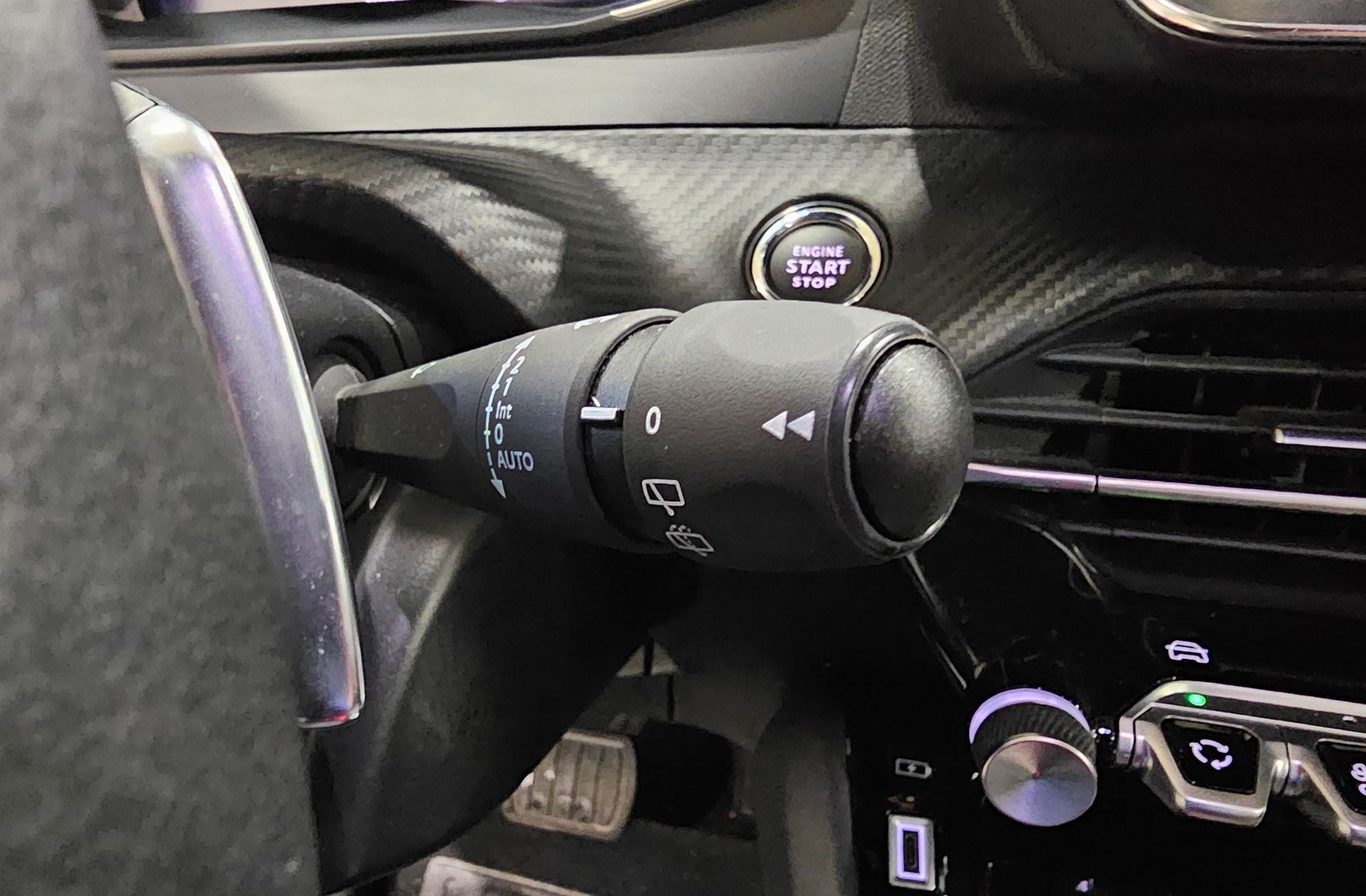 Peugeot 2008 Allure Hybrid eDCS6 - foto 31