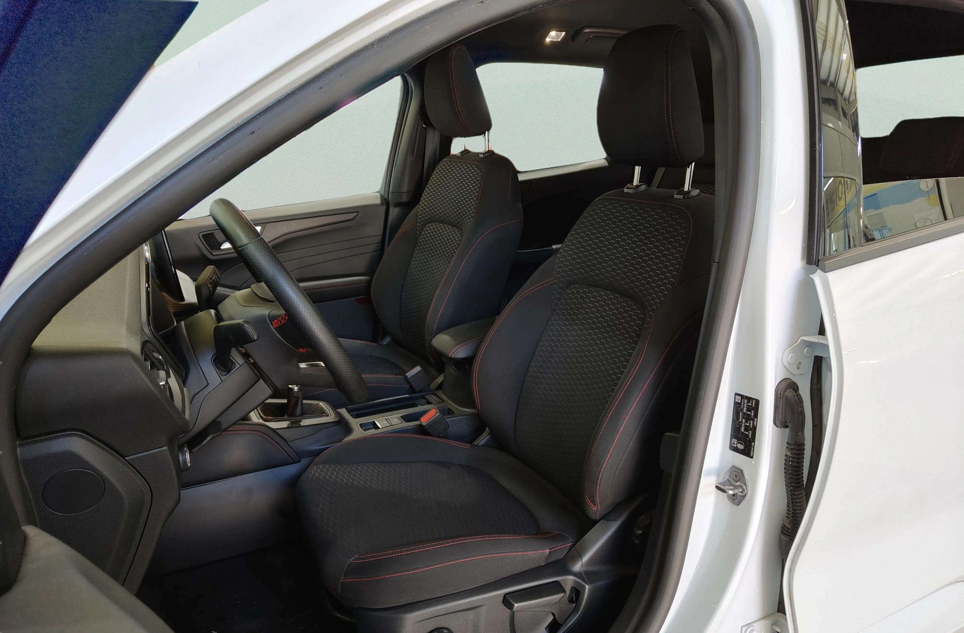Ford Kuga 1.5T EcoBoost ST-Line 4x2 - foto 12