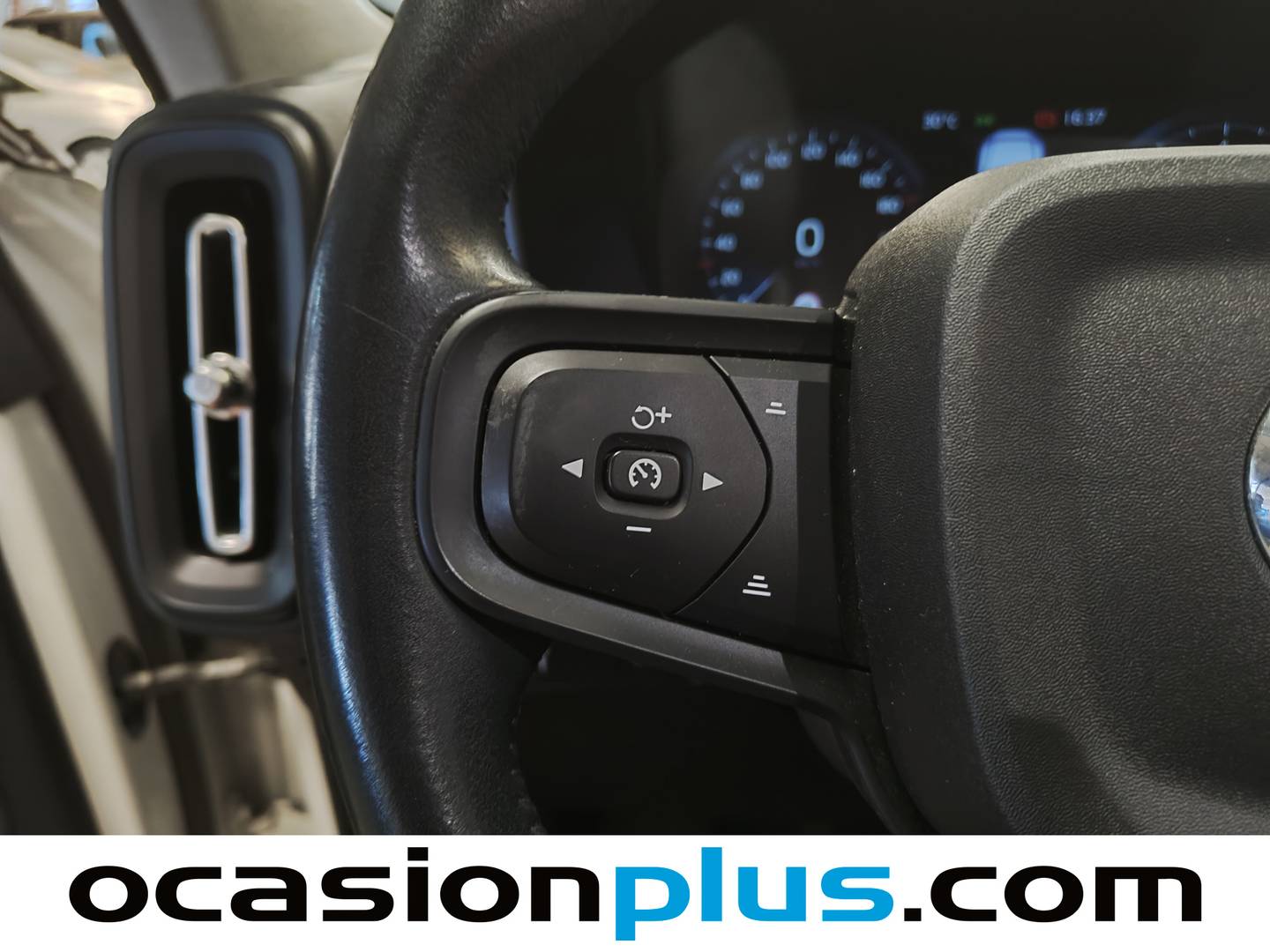 Volvo XC40 Volvo XC40 T2 Momentum Core (129 CV) seminuevo