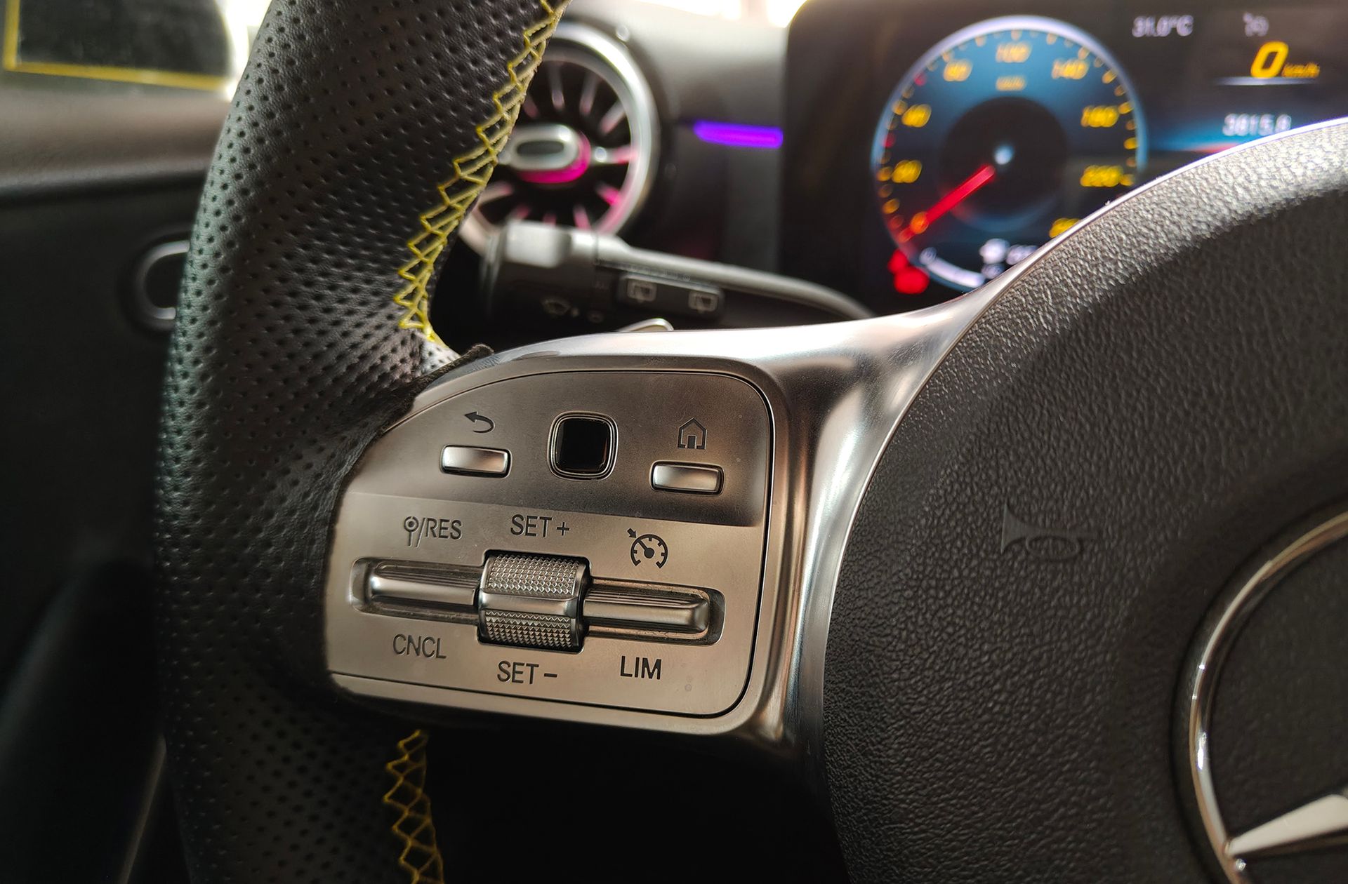 Mercedes-Benz Clase A 180 d Pack AMG - foto 31
