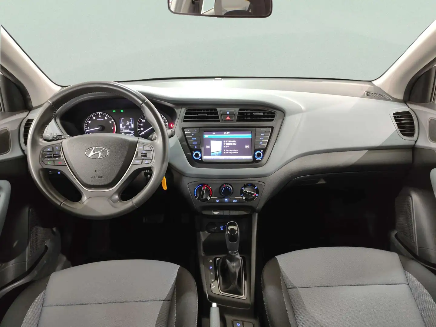 Foto Hyundai i20 Hyundai i20 1.4 MPI Link Auto  (100 CV)