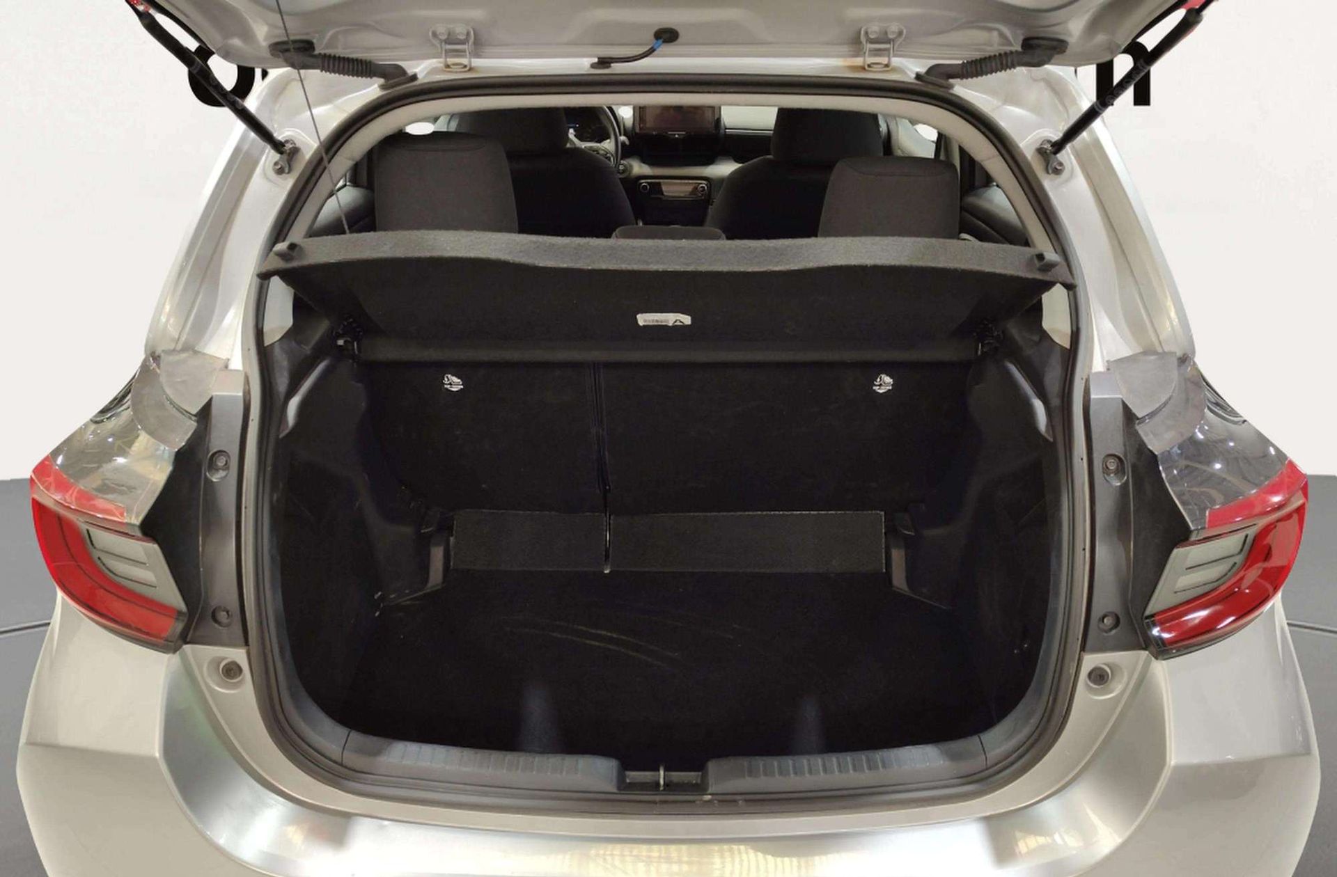 Toyota Yaris 120H Active Plus - foto 16