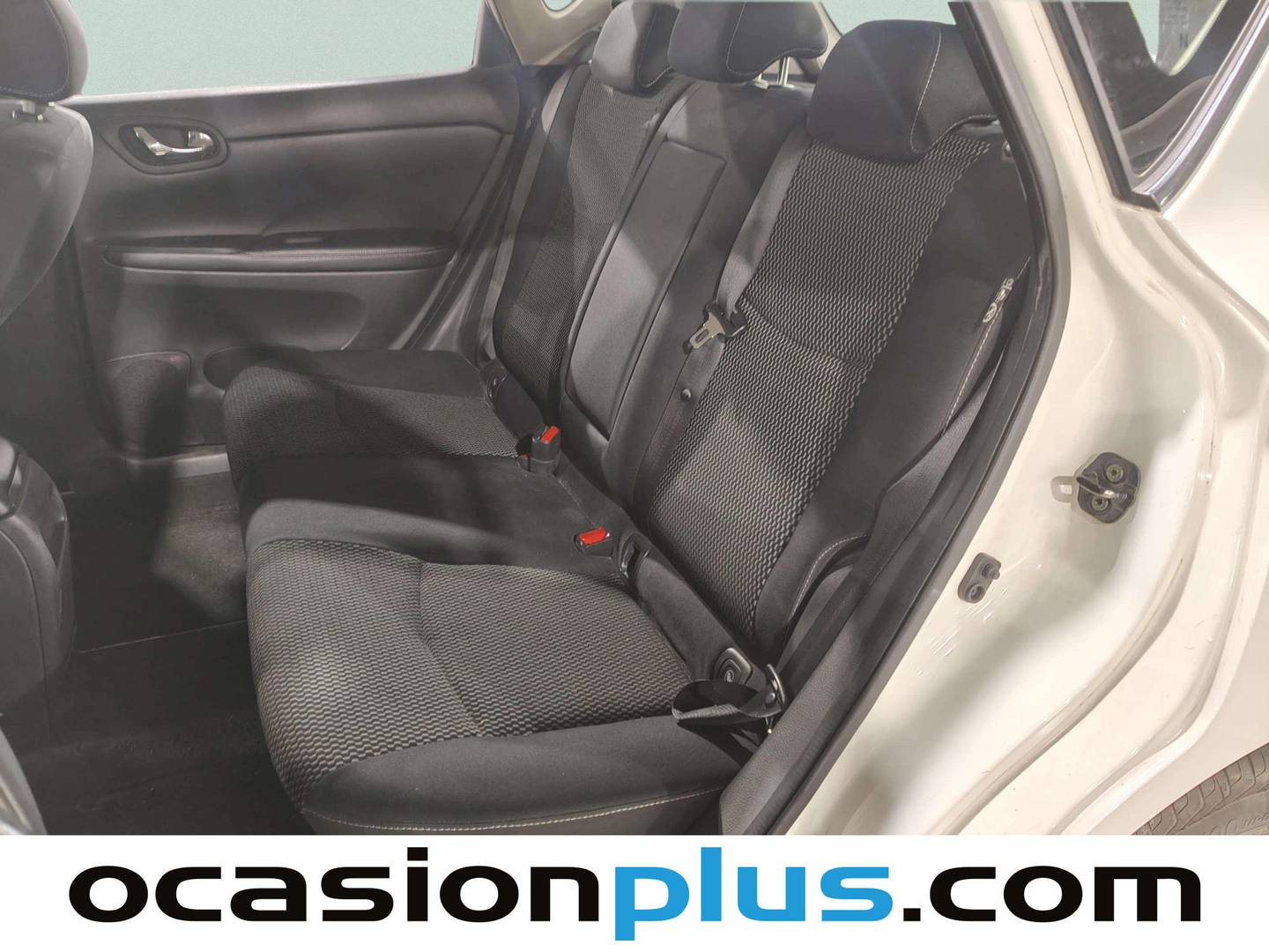 Foto asientos traseros Nissan PULSAR Nissan Pulsar 1.5 dCi Acenta (110 CV)