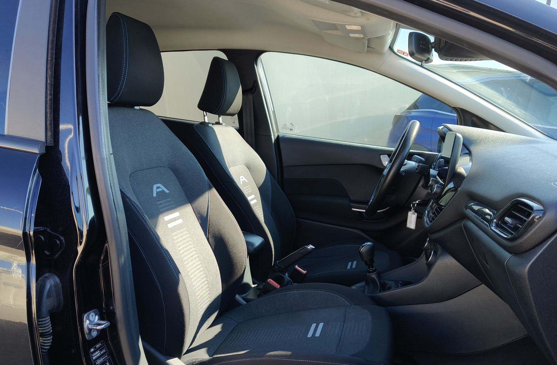 Ford Fiesta 1.0 EcoBoost MHEV Active - foto 17
