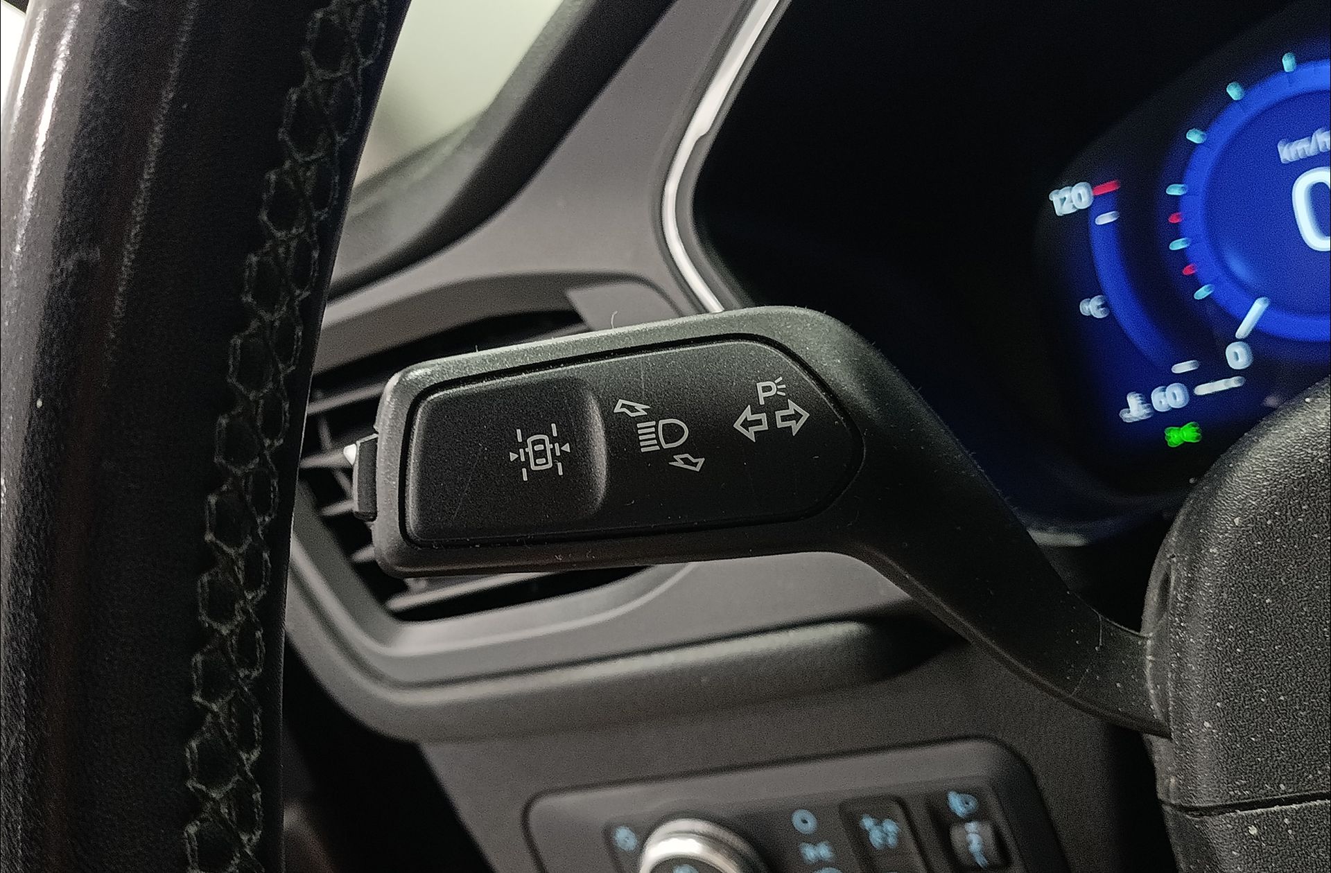 Ford Kuga 2.0 EcoBlue MHEV Titanium - foto 26