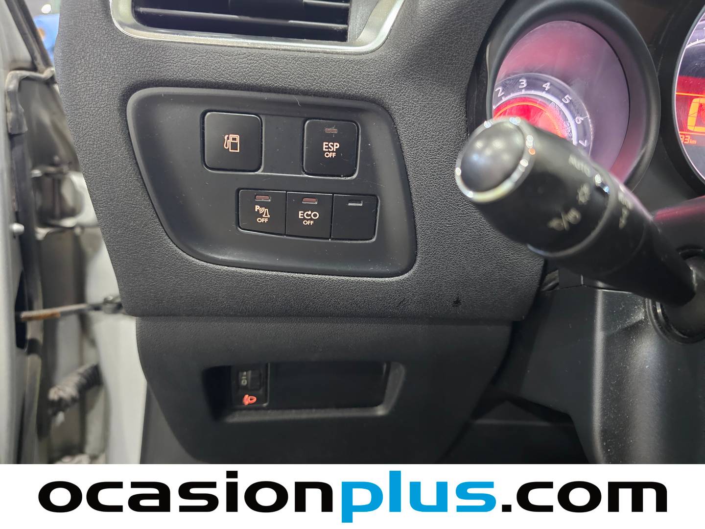 Extras y acabados del Citroën C4 Citroën C4 1.6 e-HDI Collection (114 CV)