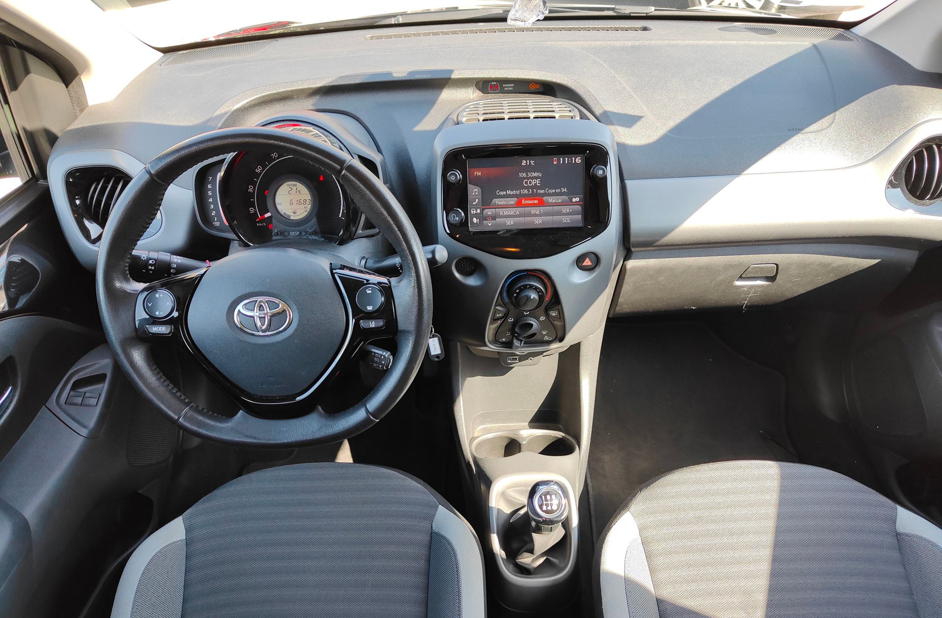 Toyota Aygo 1.0 70 X-Play - foto 6