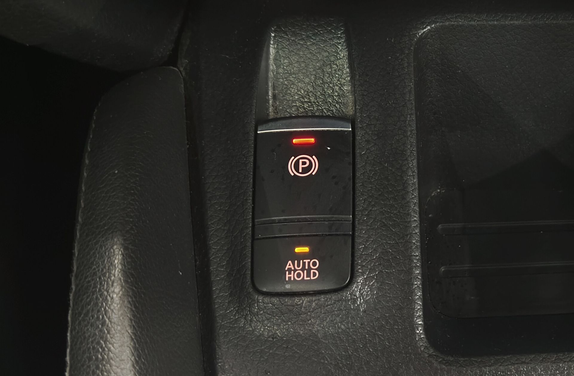Nissan Qashqai DIG-T 115 N-Connecta - foto 33