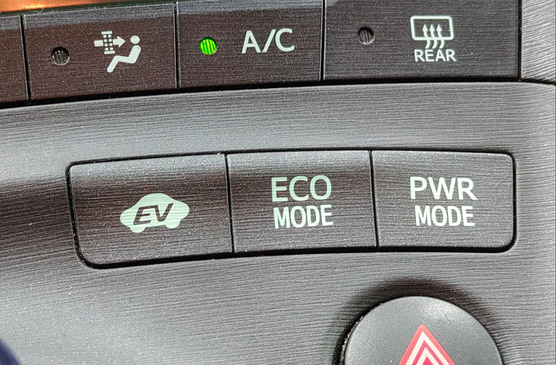 Toyota Prius 1.8 HSD Executive - foto 9