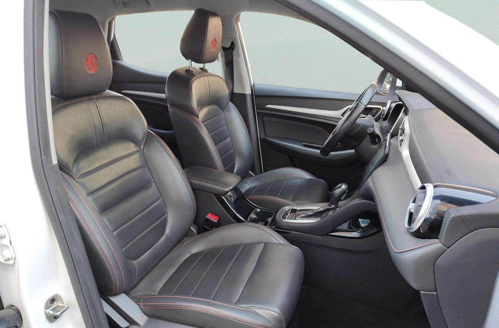MG ZS 1.0T Luxury - foto 21