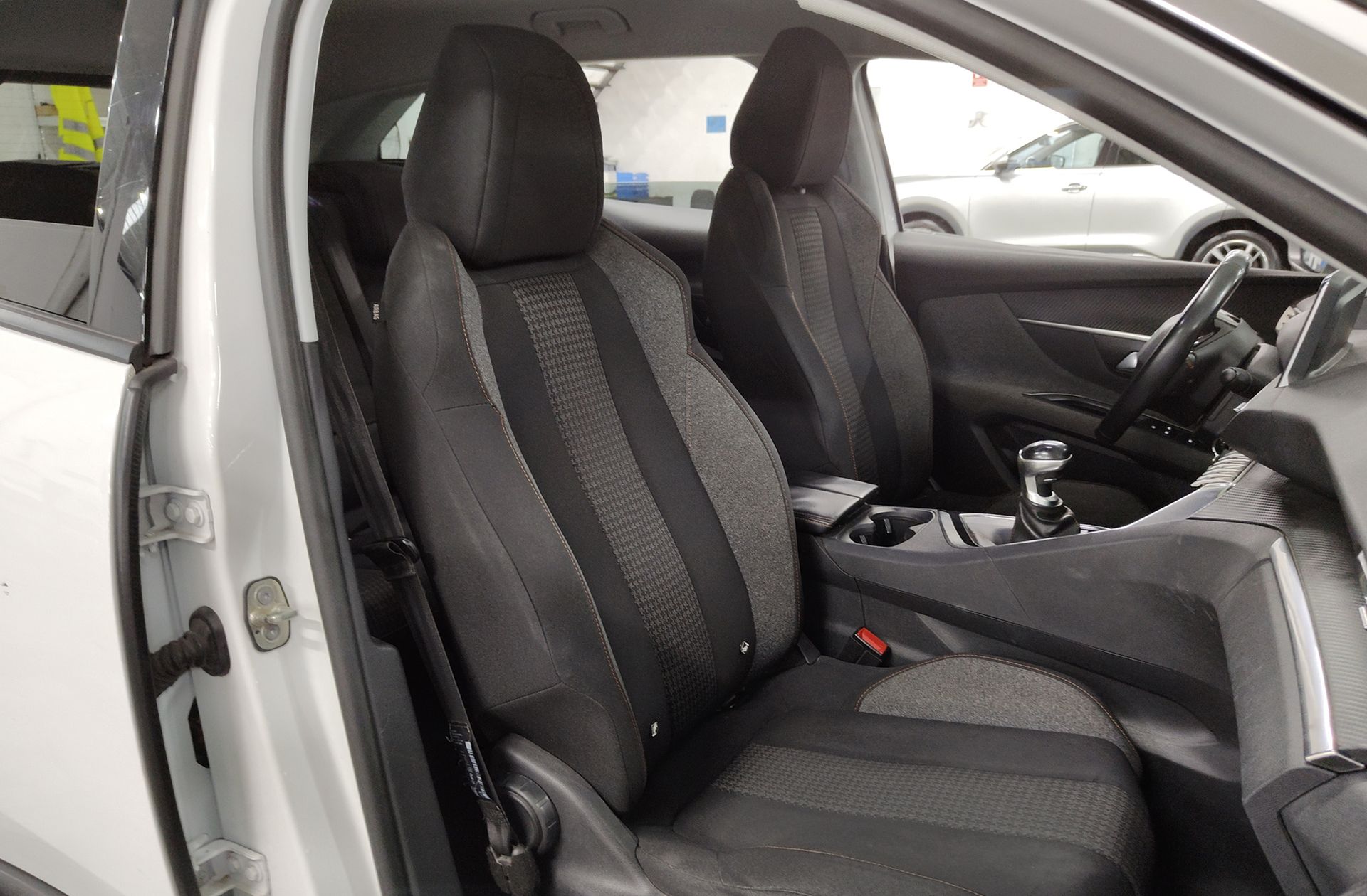 Peugeot 3008 PureTech 130 Active - foto 15