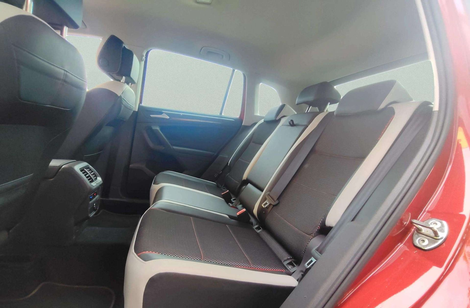 Volkswagen Tiguan Urban Sport 2.0 TDI DSG - foto 12