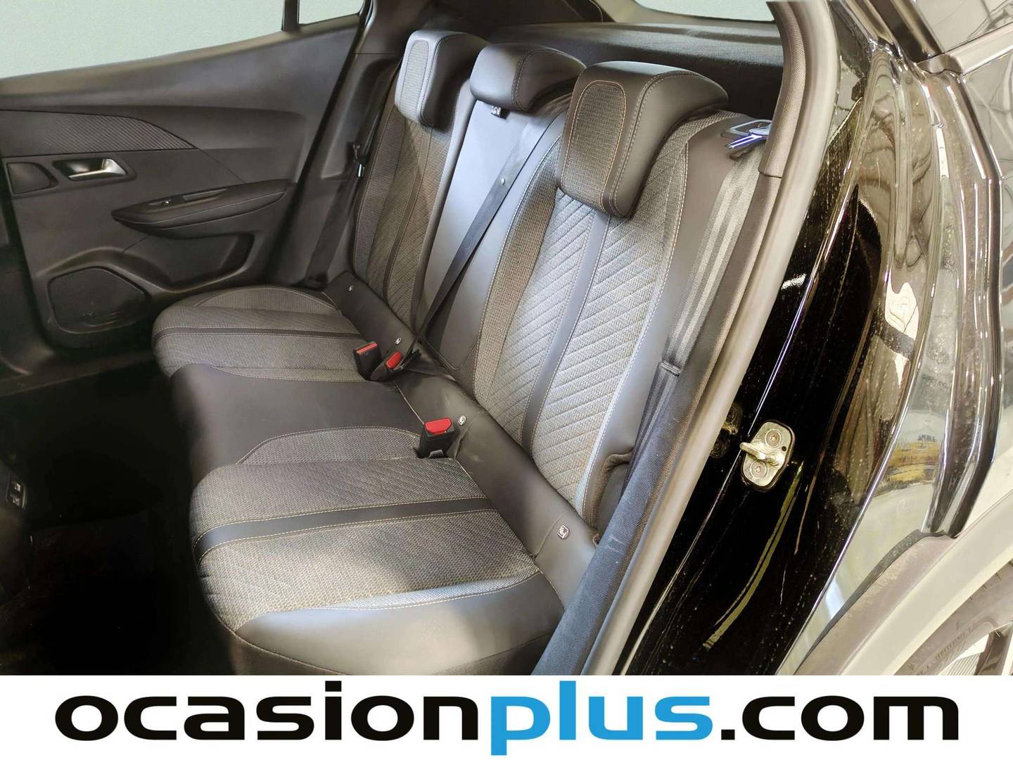 Foto asientos traseros Peugeot 2008 Peugeot 2008 Allure Hybrid eDCS6 (145 CV)