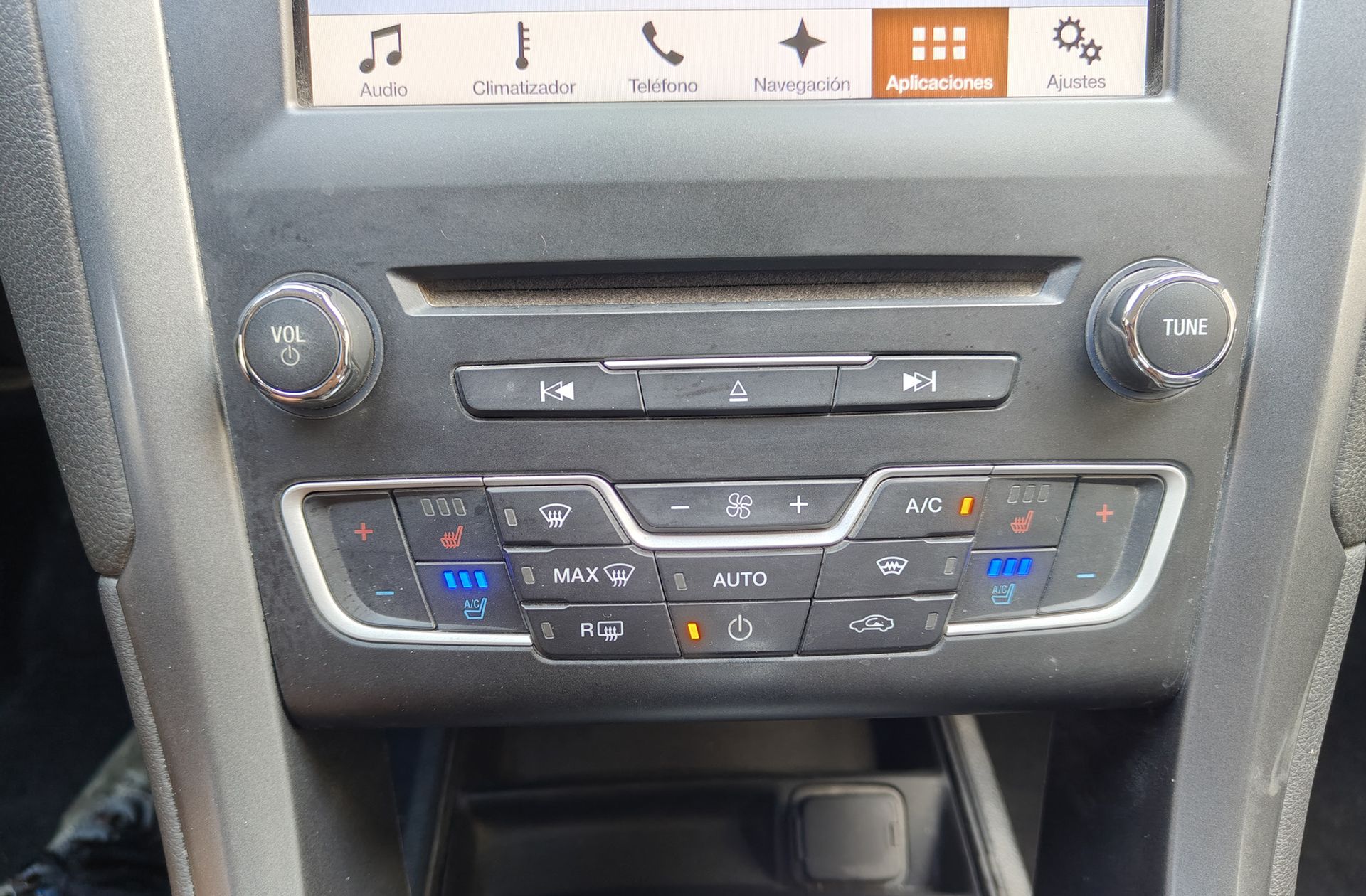 Ford Mondeo 1.5 EcoBoost Titanium Powershift - foto 32