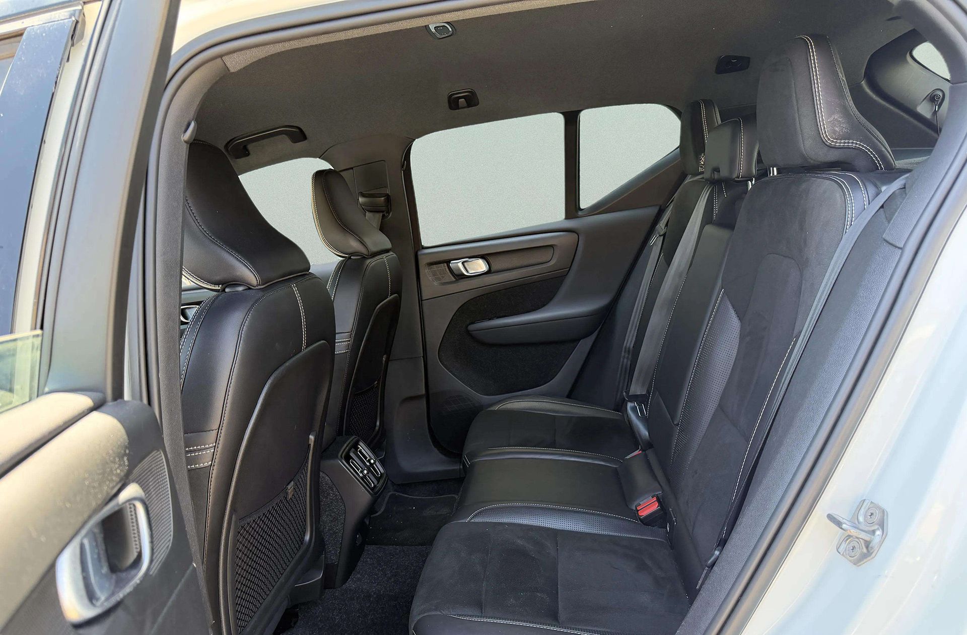 Volvo XC40 T3 R-Design - foto 13