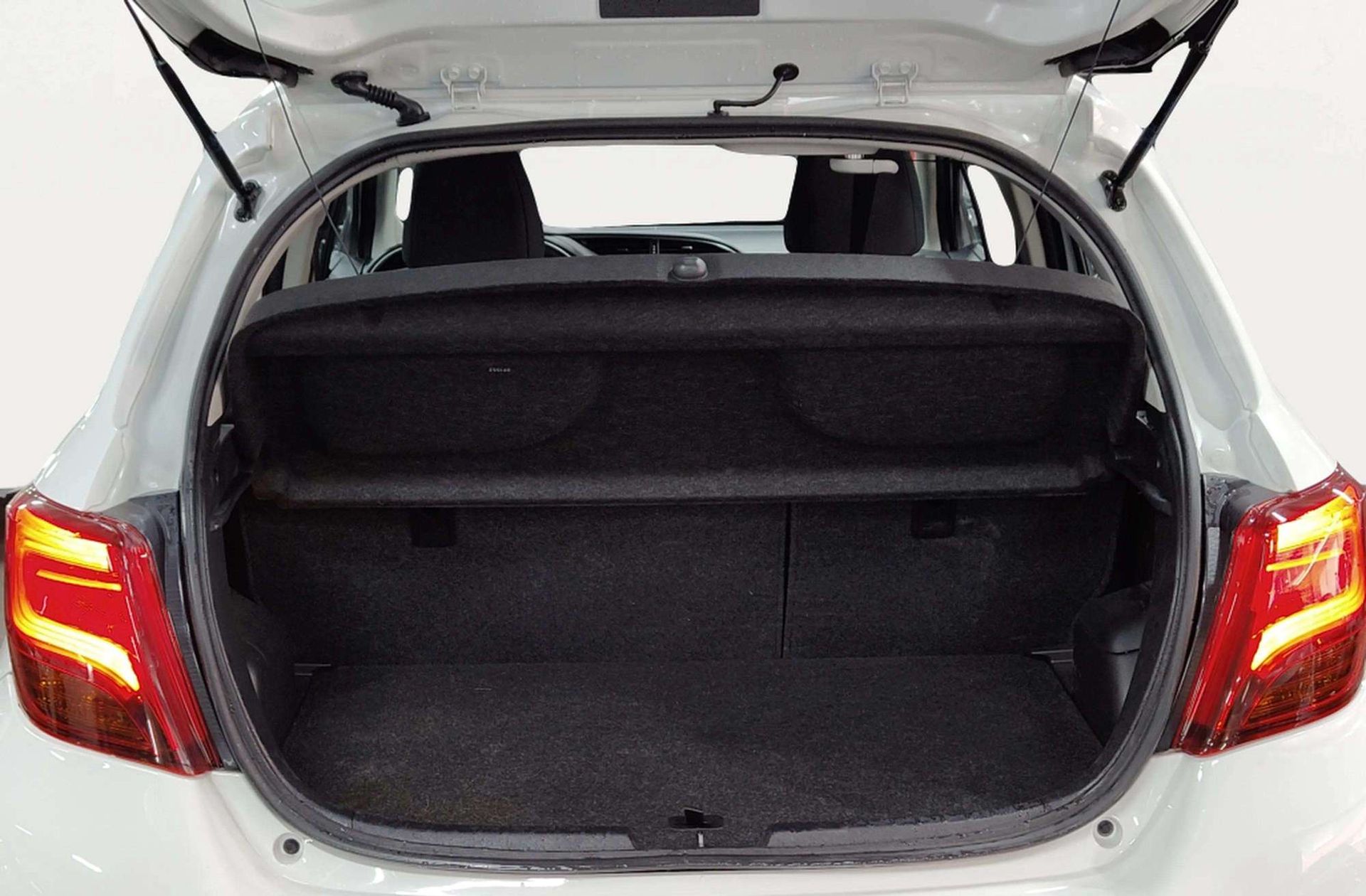 Toyota Yaris 100 Active - foto 13