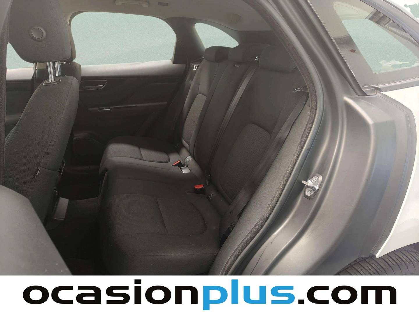 Foto Jaguar F-Pace Jaguar F-PACE 2.0L i4D Pure AWD Auto (180 CV)