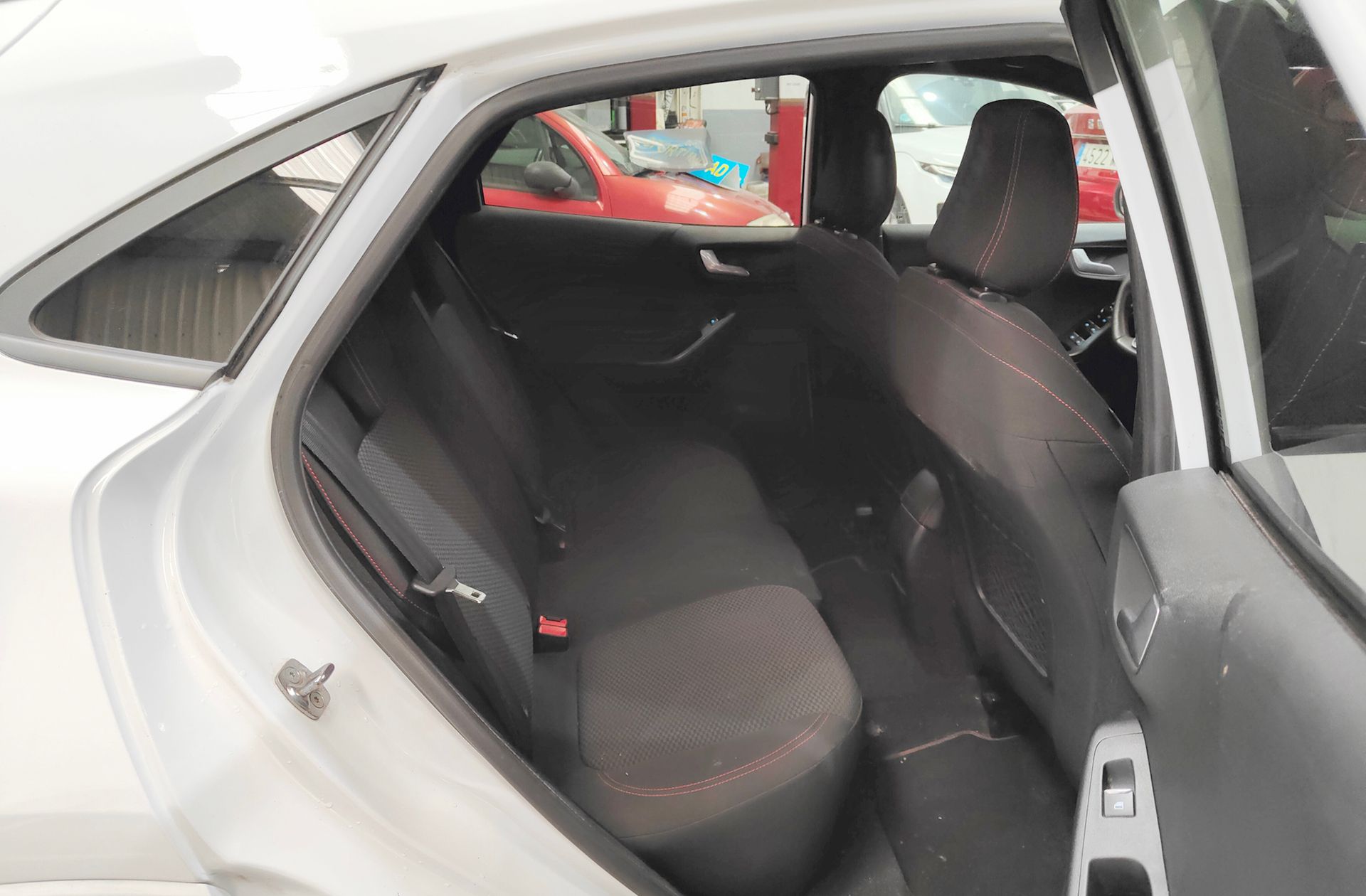 Ford Puma 1.0 EcoBoost MHEV ST-Line Design - foto 20