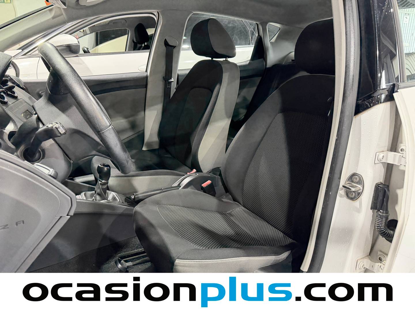 Foto asientos delanteros Seat Ibiza Seat Ibiza 1.4 TDI Style Connect (105 CV)