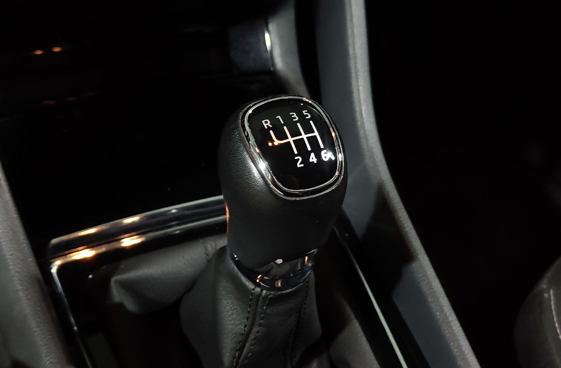Škoda Karoq 2.0 TDI Selection - foto 5