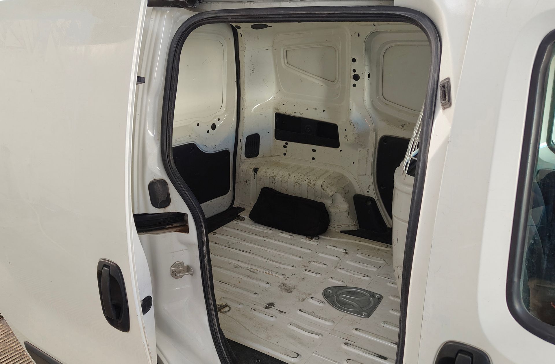 Peugeot Bipper Furgon 1.3 HDi - foto 12