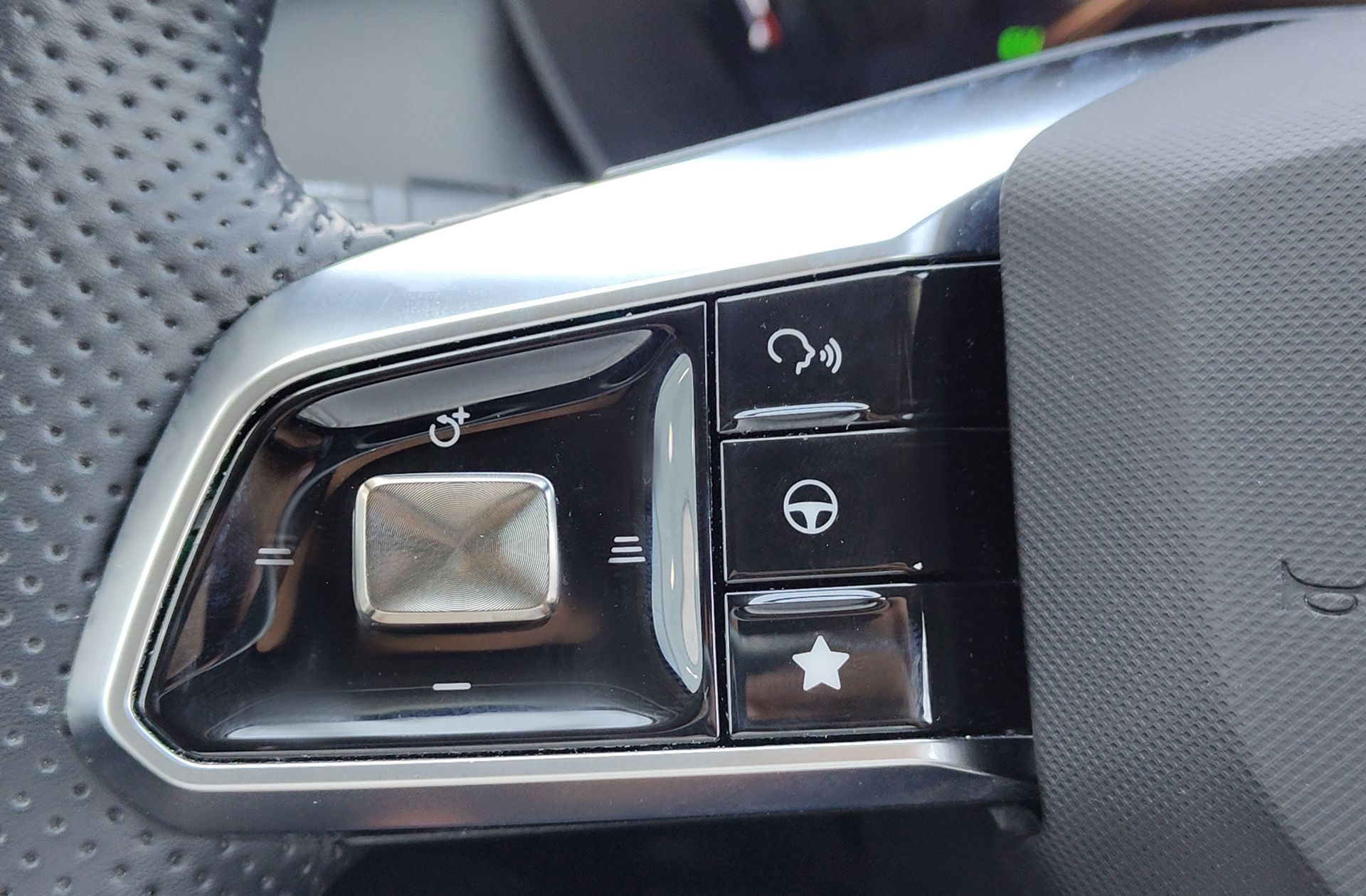 MG ZS 1.5 Hybrid+ Luxury - foto 27