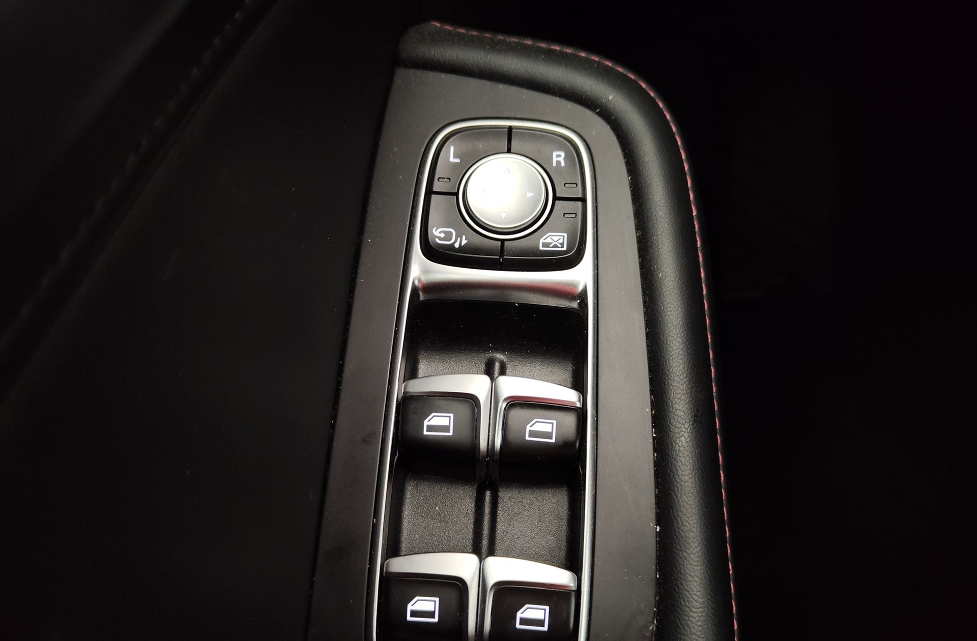 MG HS 1.5 Turbo GDI Comfort DCT - foto 25