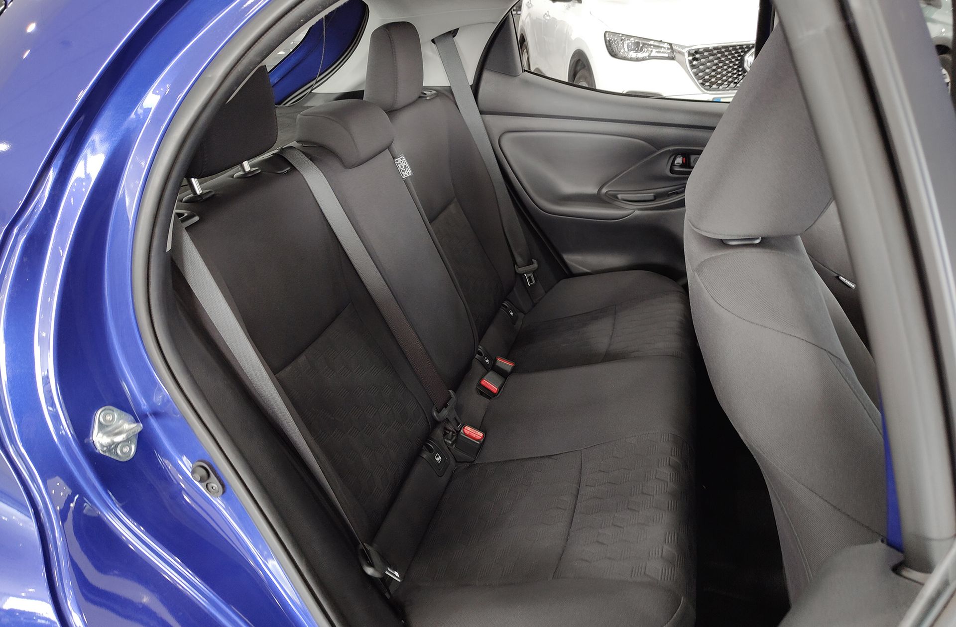 Toyota Yaris 120H Active Plus - foto 17