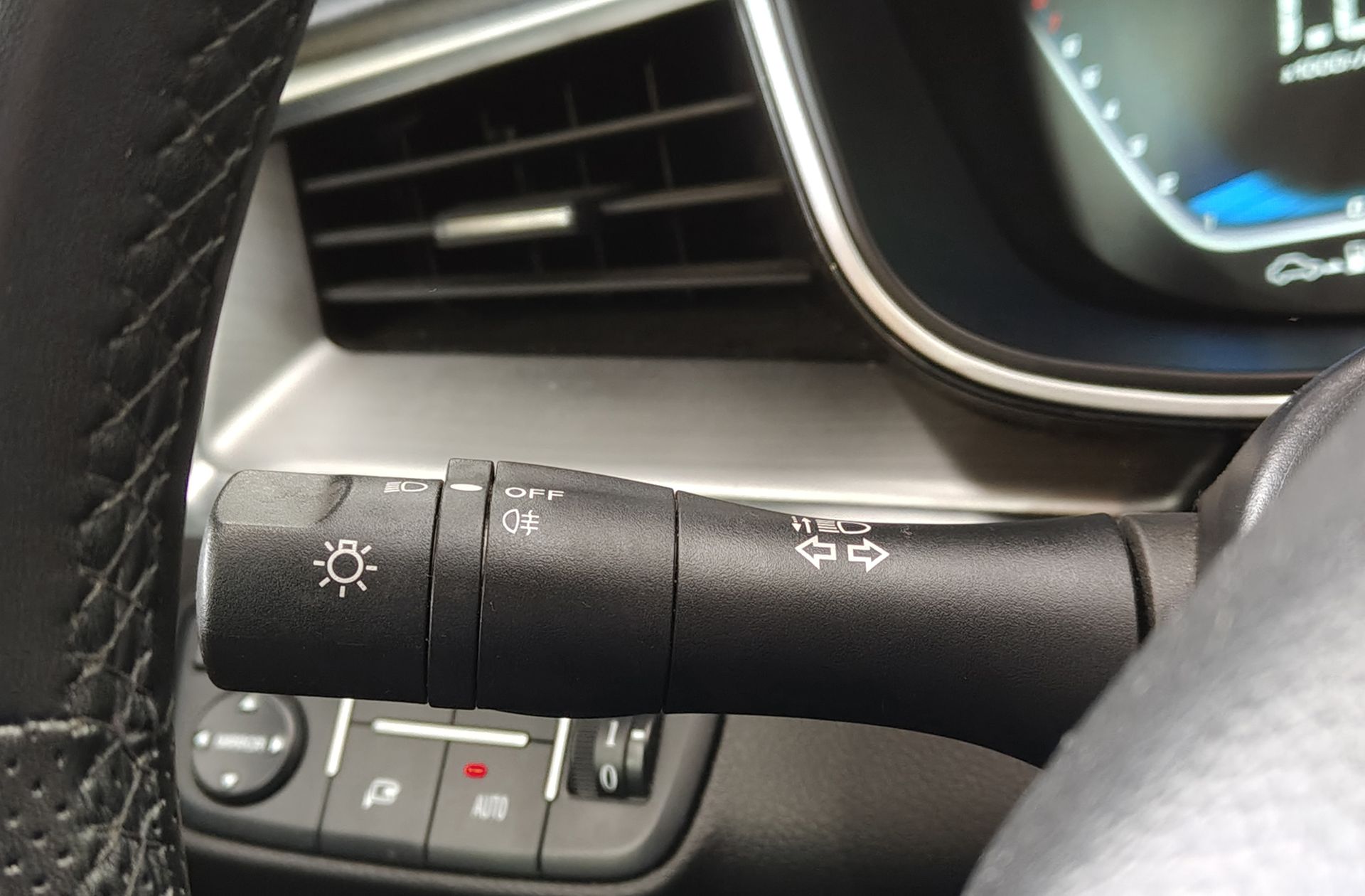 SWM G01 1.5T Luxury - foto 24