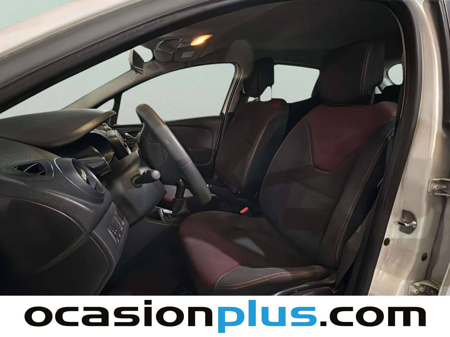 Foto asientos delanteros Renault Clio Renault Clio 1.2 16v Business (75 CV)