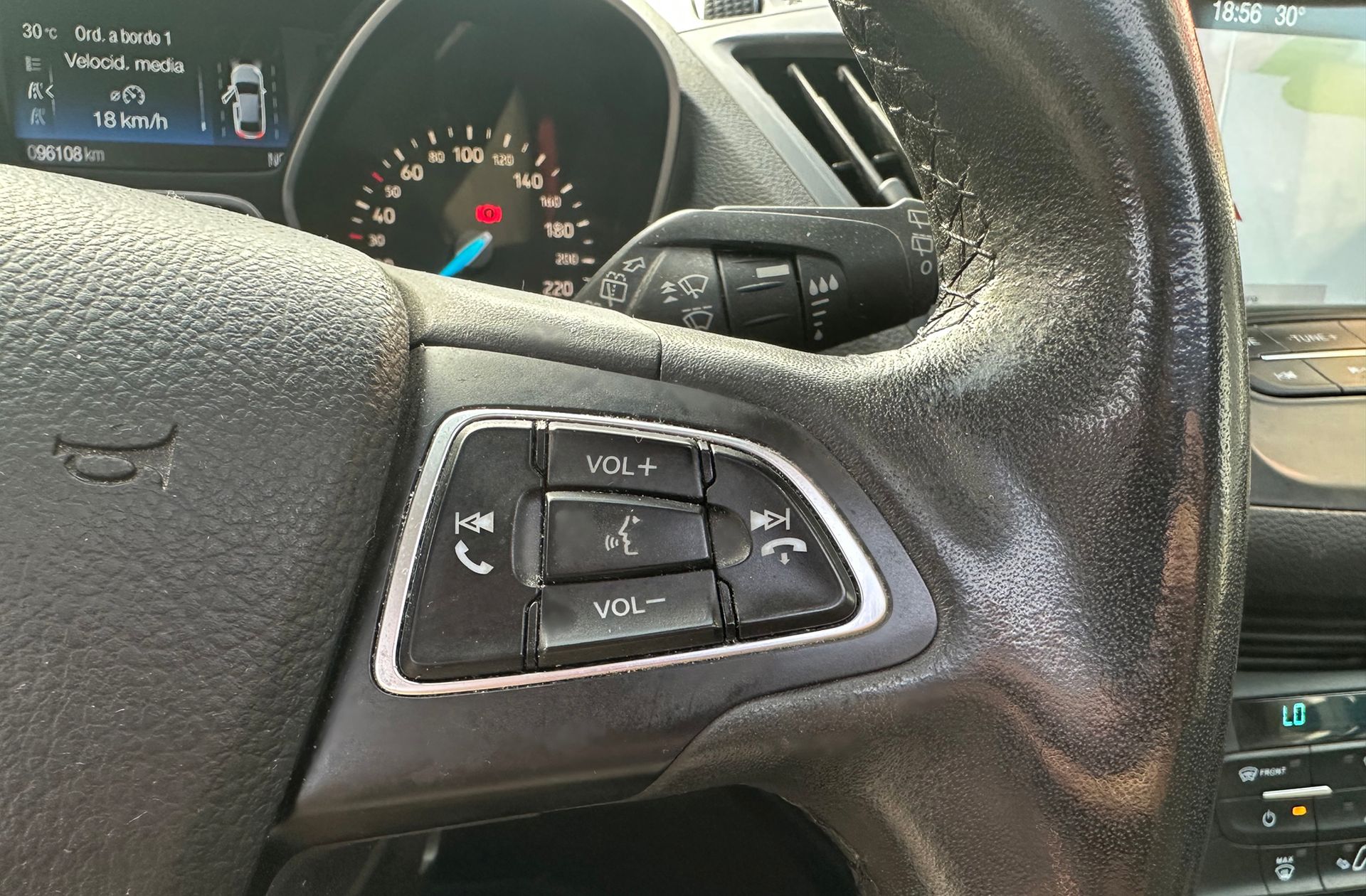Ford Kuga 1.5 EcoBoost Titanium 4x2 - foto 26