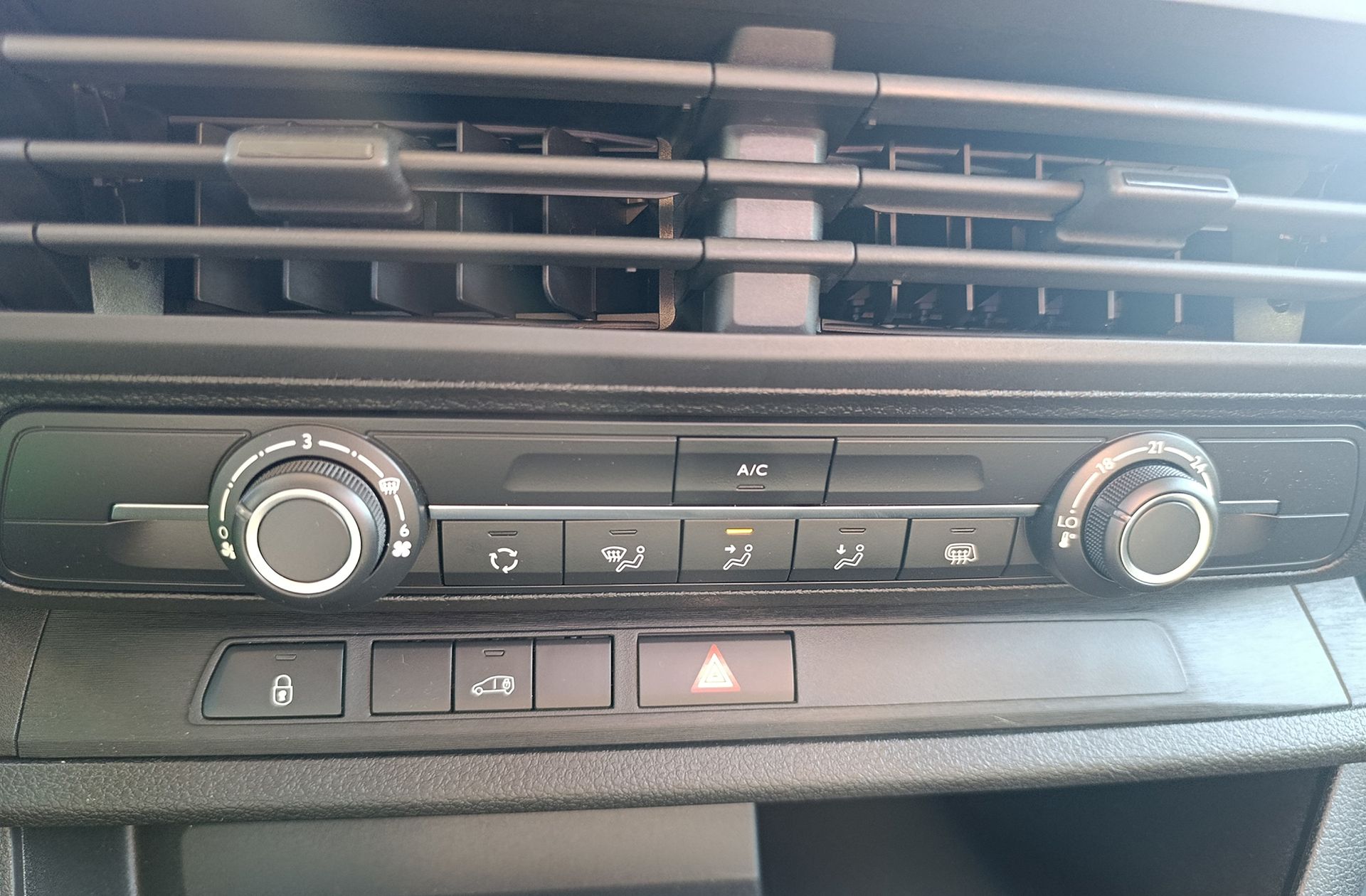 Peugeot Expert BlueHDi 120 Standard - foto 22