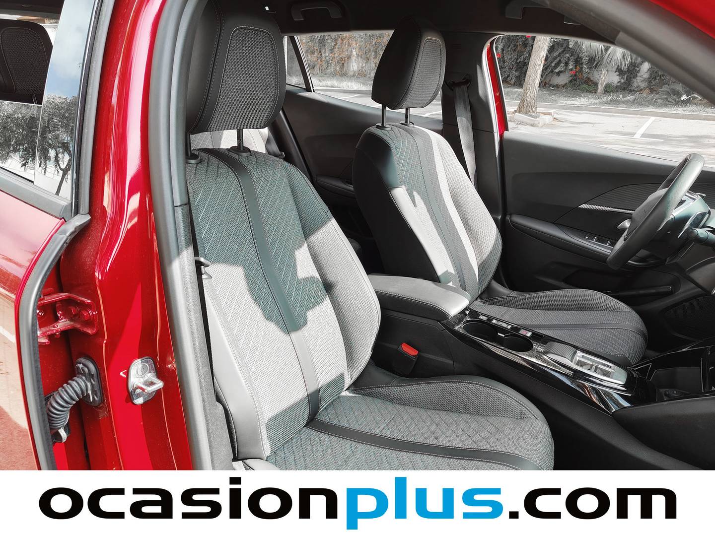 Foto Peugeot 2008 Peugeot 2008 Allure Hybrid eDCS6 (136 CV)