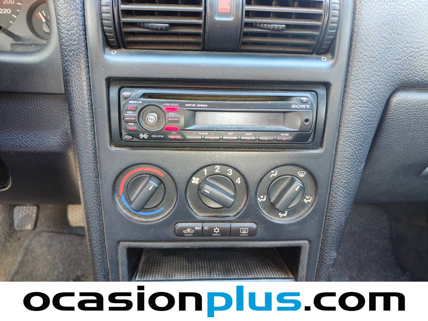 Extras del Opel Astra Opel Astra 1.6 Club Sedan (84 CV)