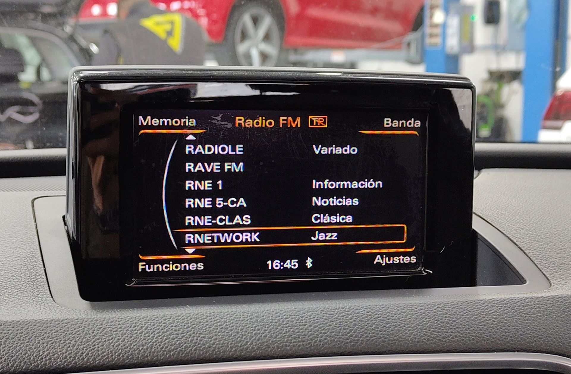 Audi Q3 design edition 2.0 TDI - foto 35