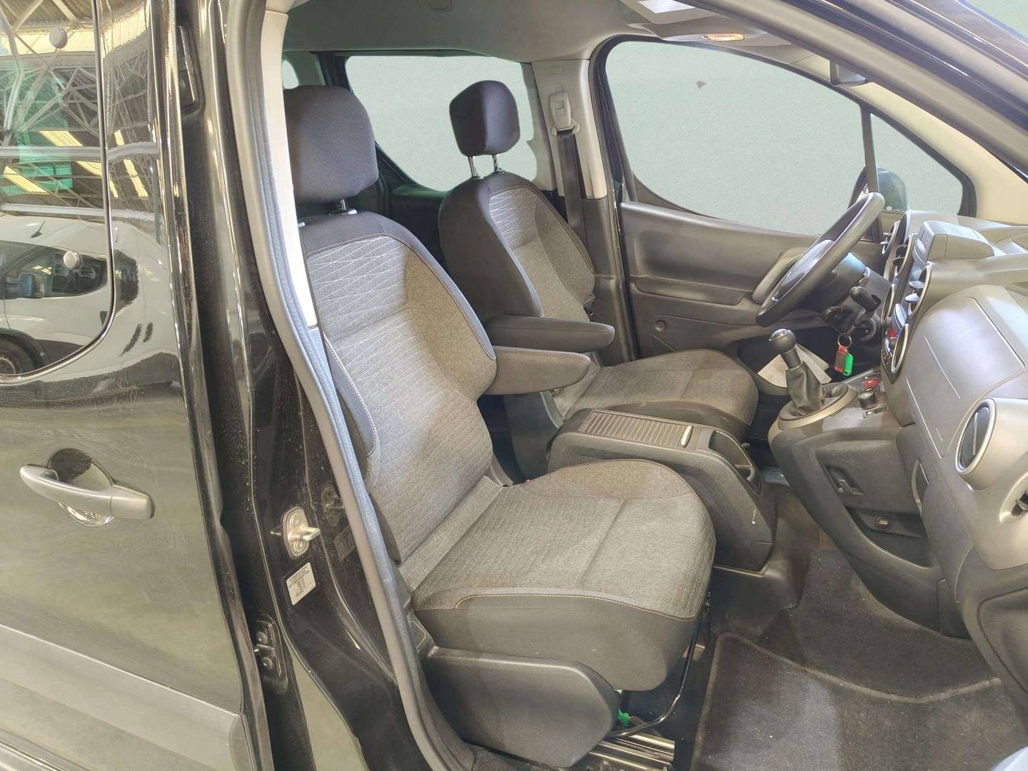 Foto Citroën Berlingo Citroen Berlingo Multispace 20 Aniversario BlueHDi (100 CV)