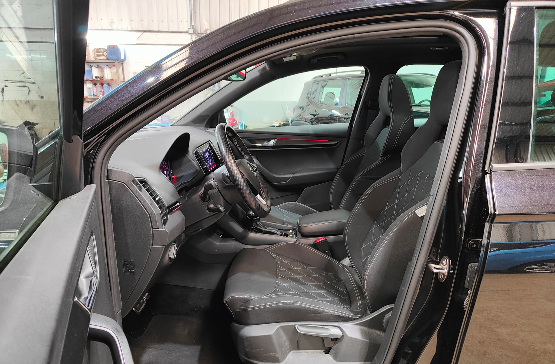 Škoda Karoq 1.5 TSI ACT Sportline DSG - foto 14