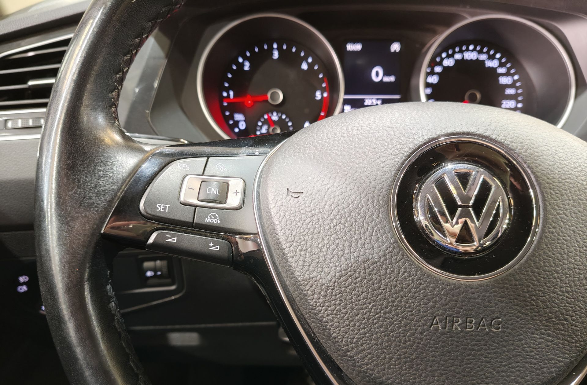 Volkswagen Tiguan Edition 2.0 TDI BMT - foto 23