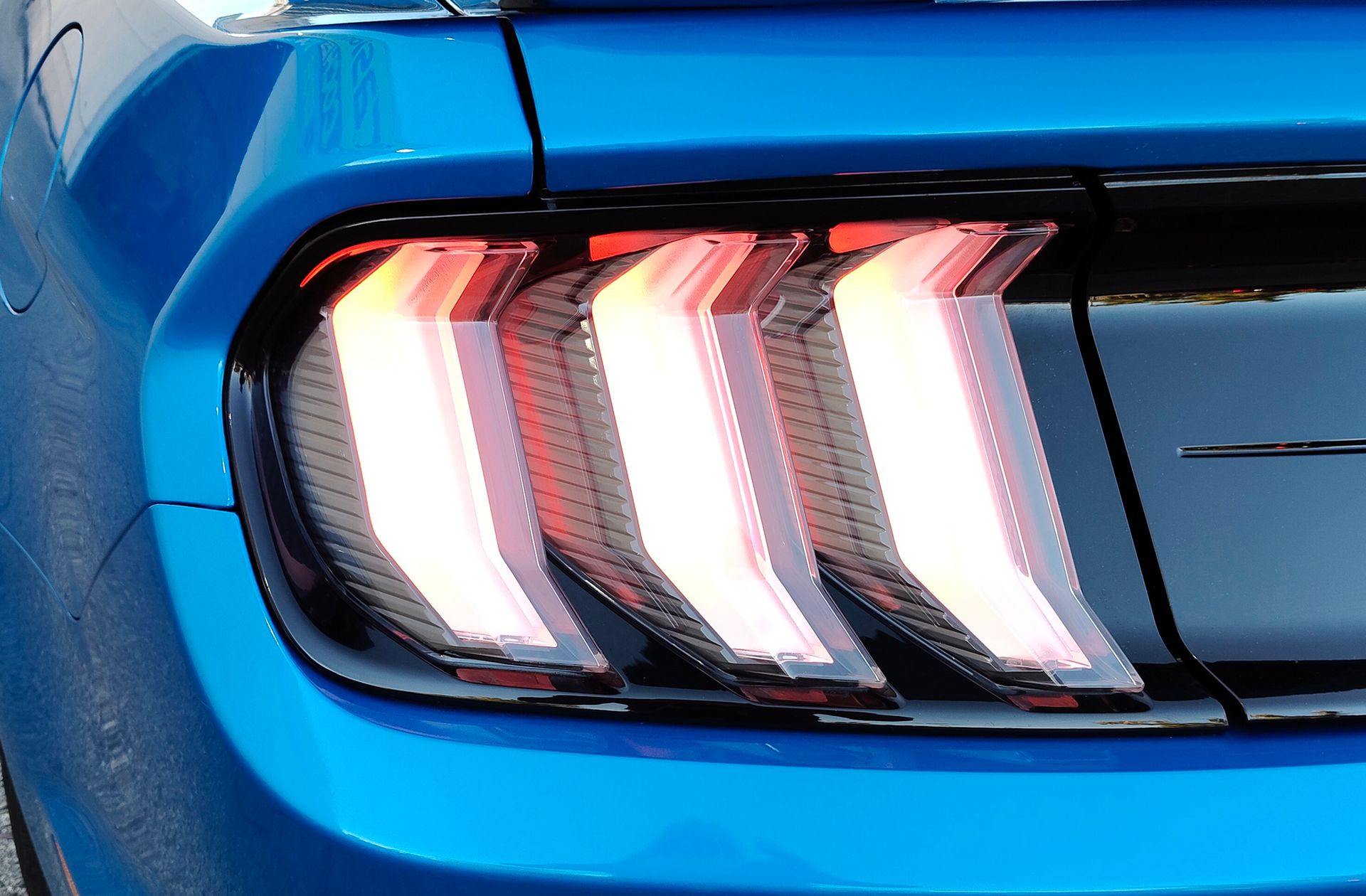 Ford Mustang 5.0 Ti-VCT V8 Mustang GT Fastback - foto 17