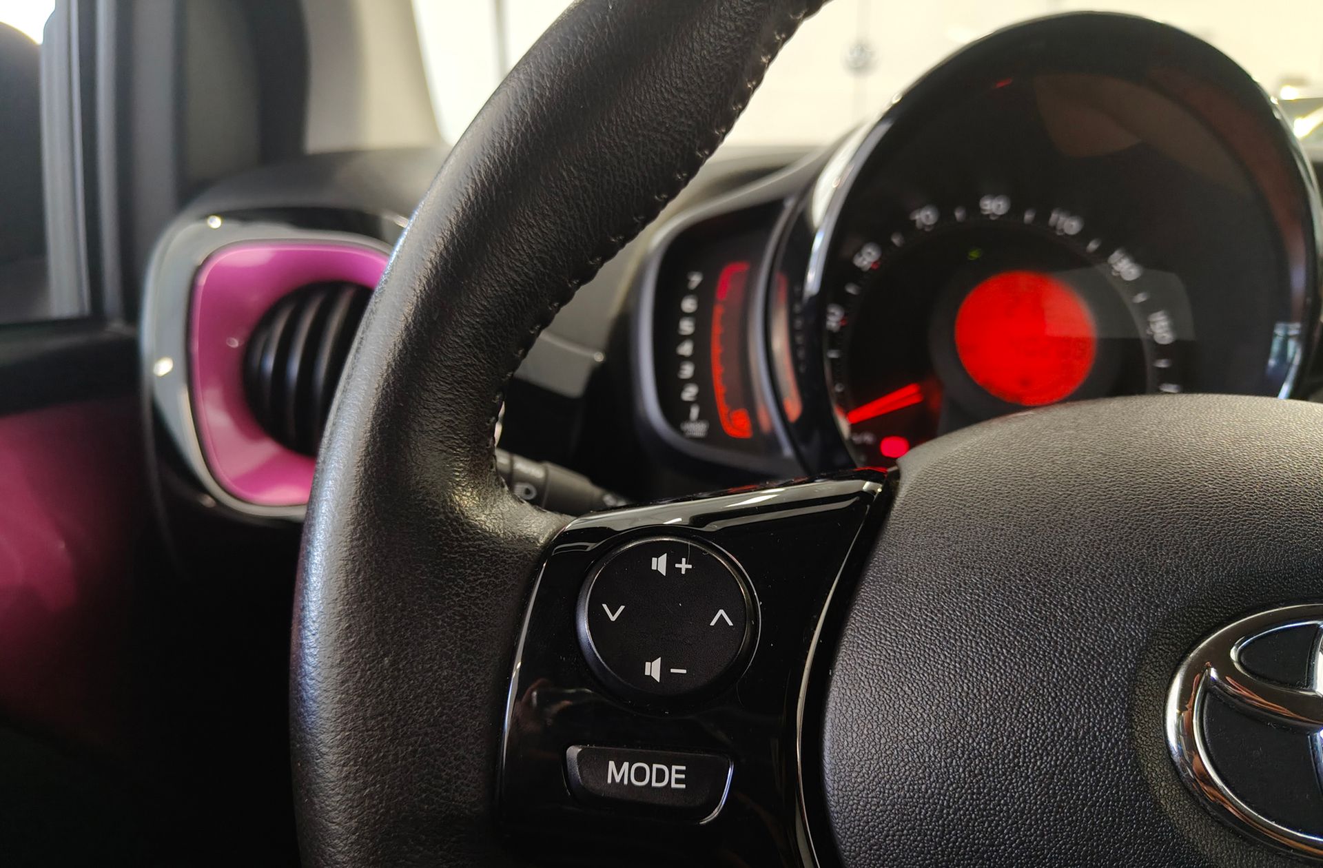 Toyota Aygo 1.0 VVT-i x-play business - foto 23