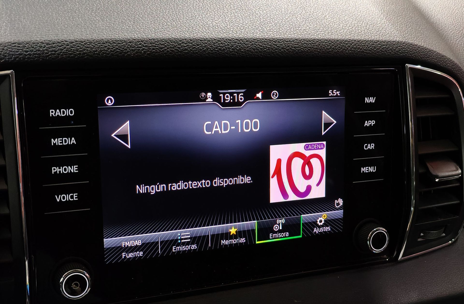 Škoda Karoq 1.5 TSI ACT Ambition DSG - foto 34