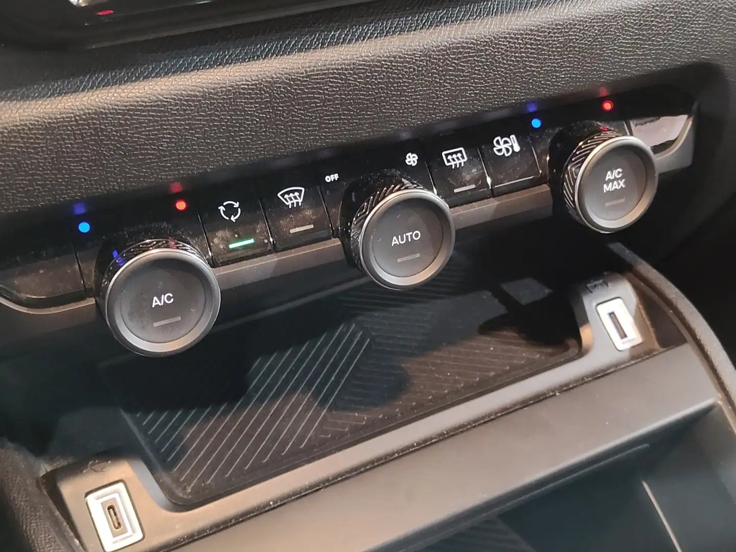 Foto Citroën C4 Citroen C4 PureTech 130 S&S 6v Feel Pack (130 CV)