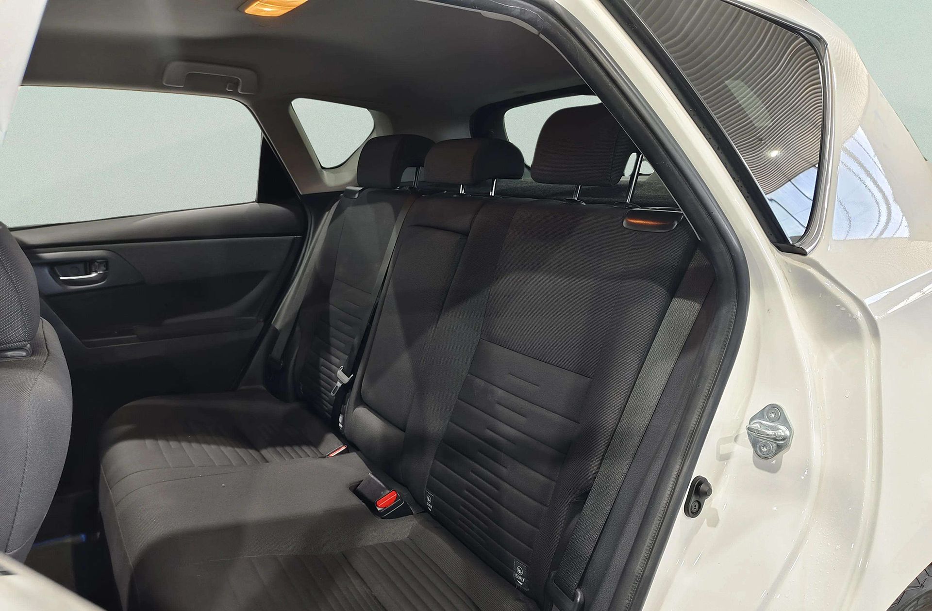 Toyota Auris 1.8 140H Hybrid Feel! - foto 9