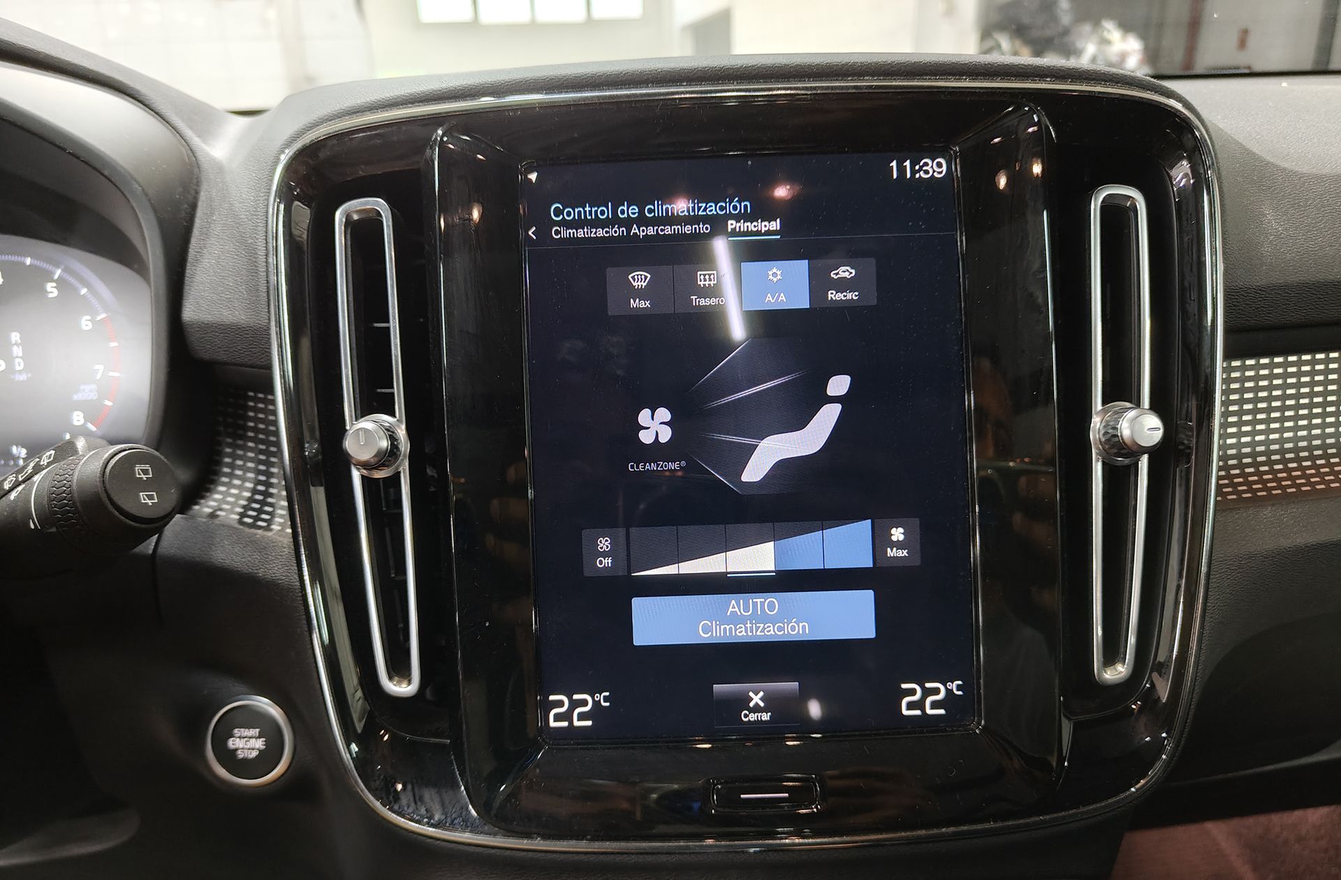 Volvo XC40 T2 R-Design - foto 39