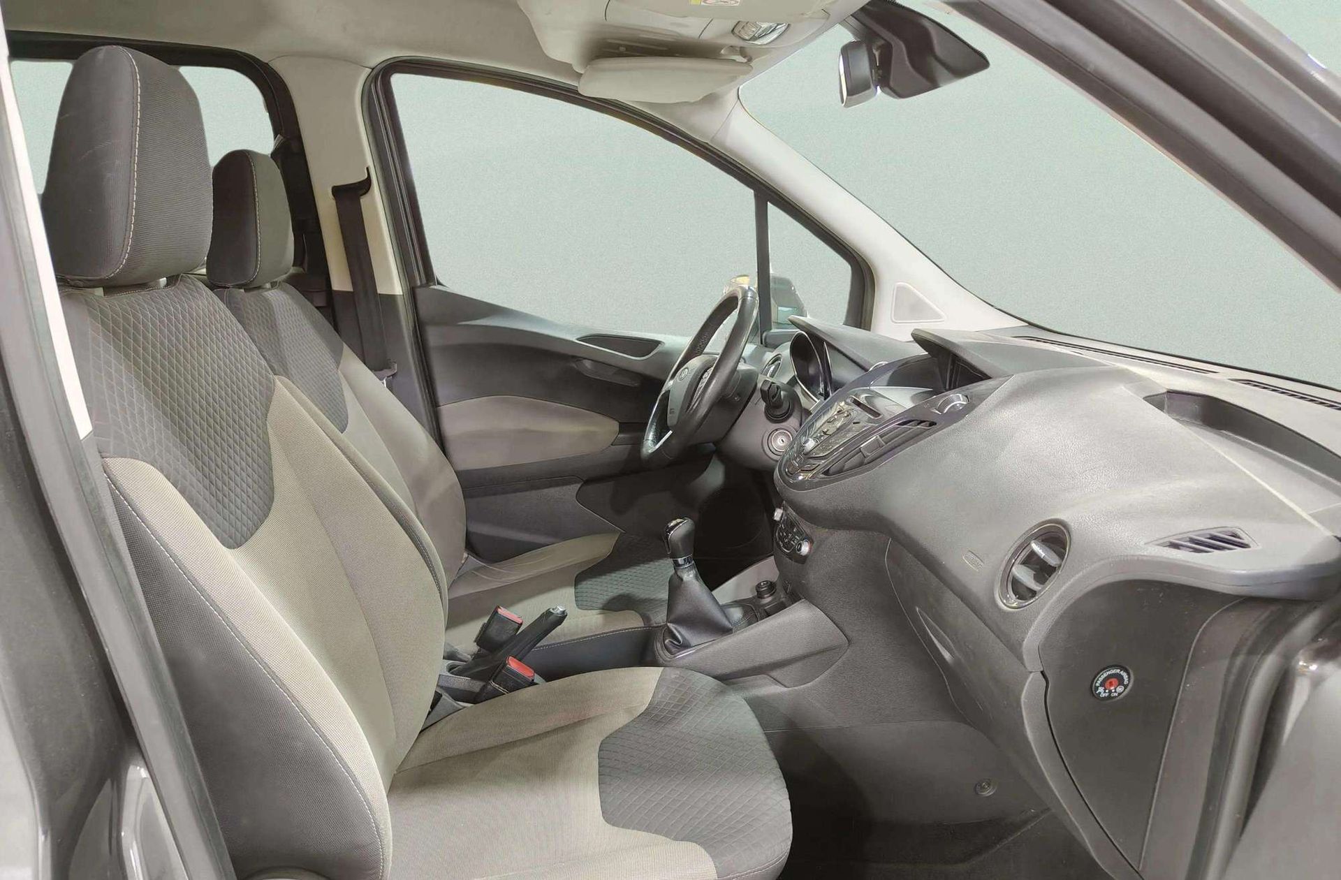 Ford Tourneo Courier 1.0 EcoBoost Titanium - foto 15