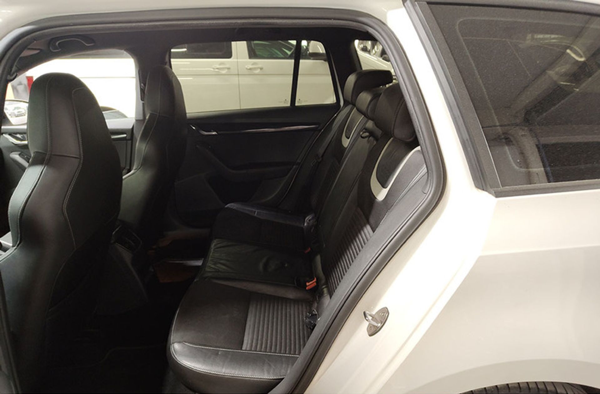 Škoda Octavia Combi 2.0 TDI RS DSG - foto 15