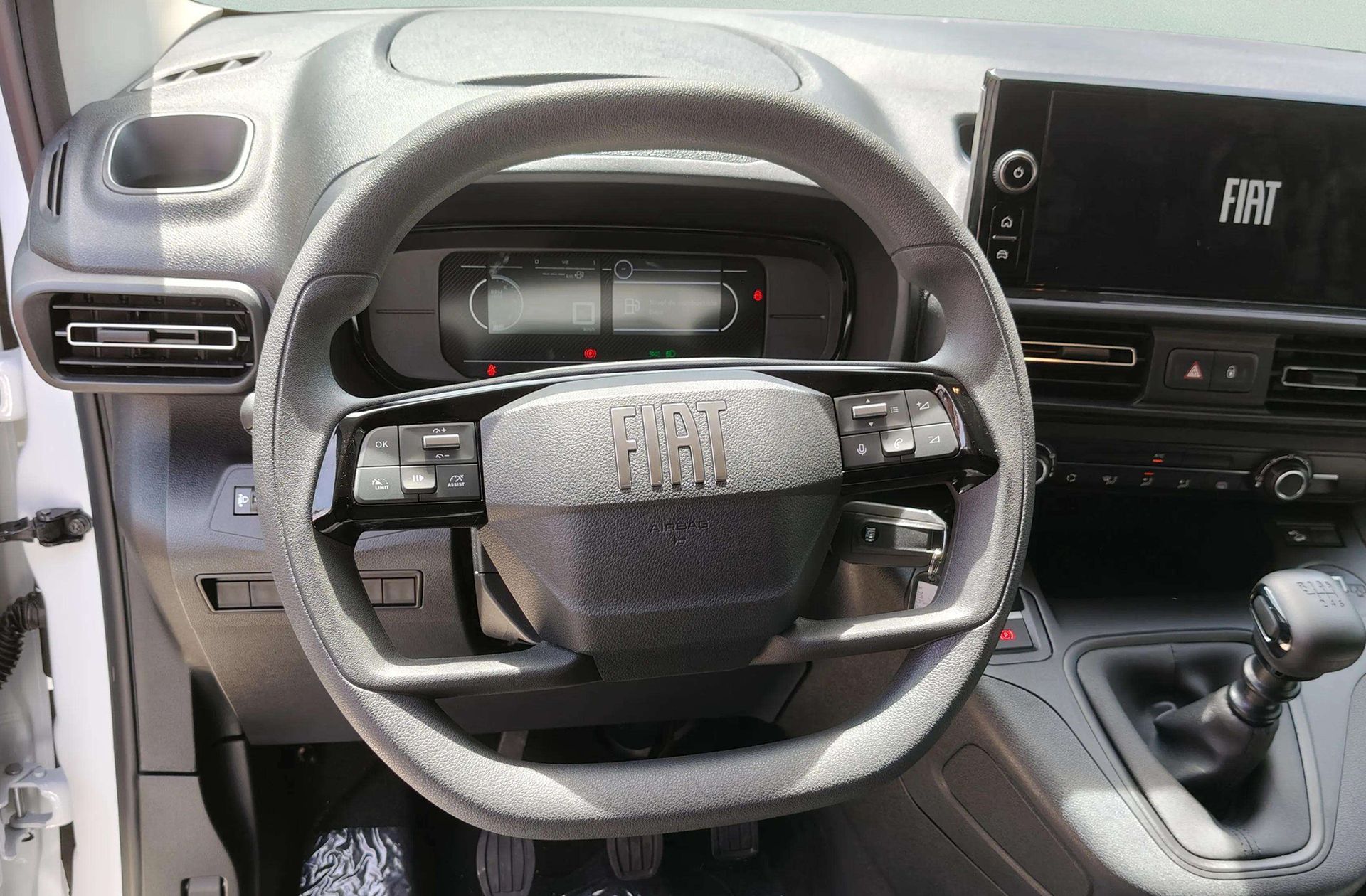 Fiat Doblò Furgón BlueHDi 100 M - foto 21