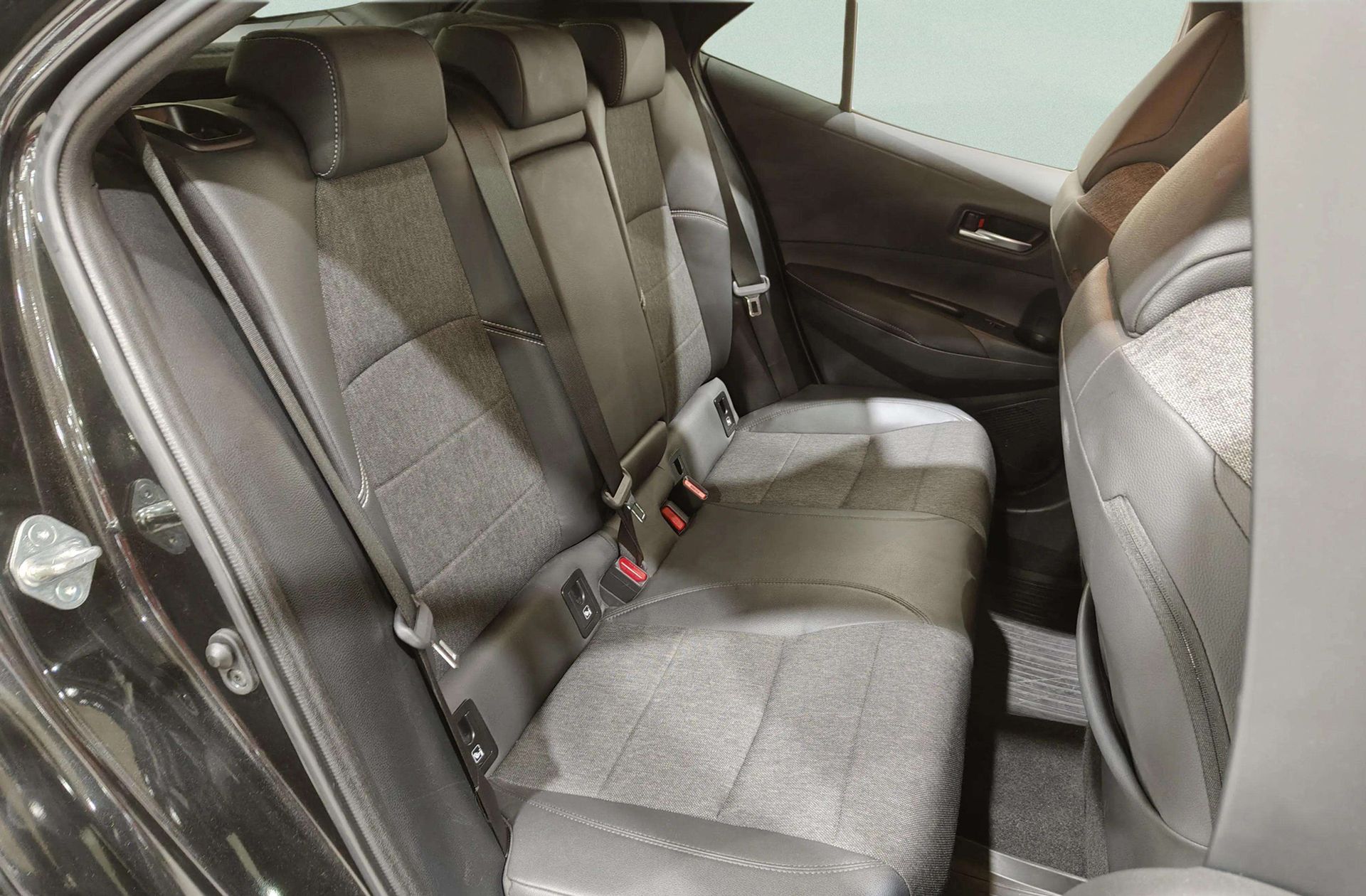 Toyota Corolla 140H Style Edition - foto 19