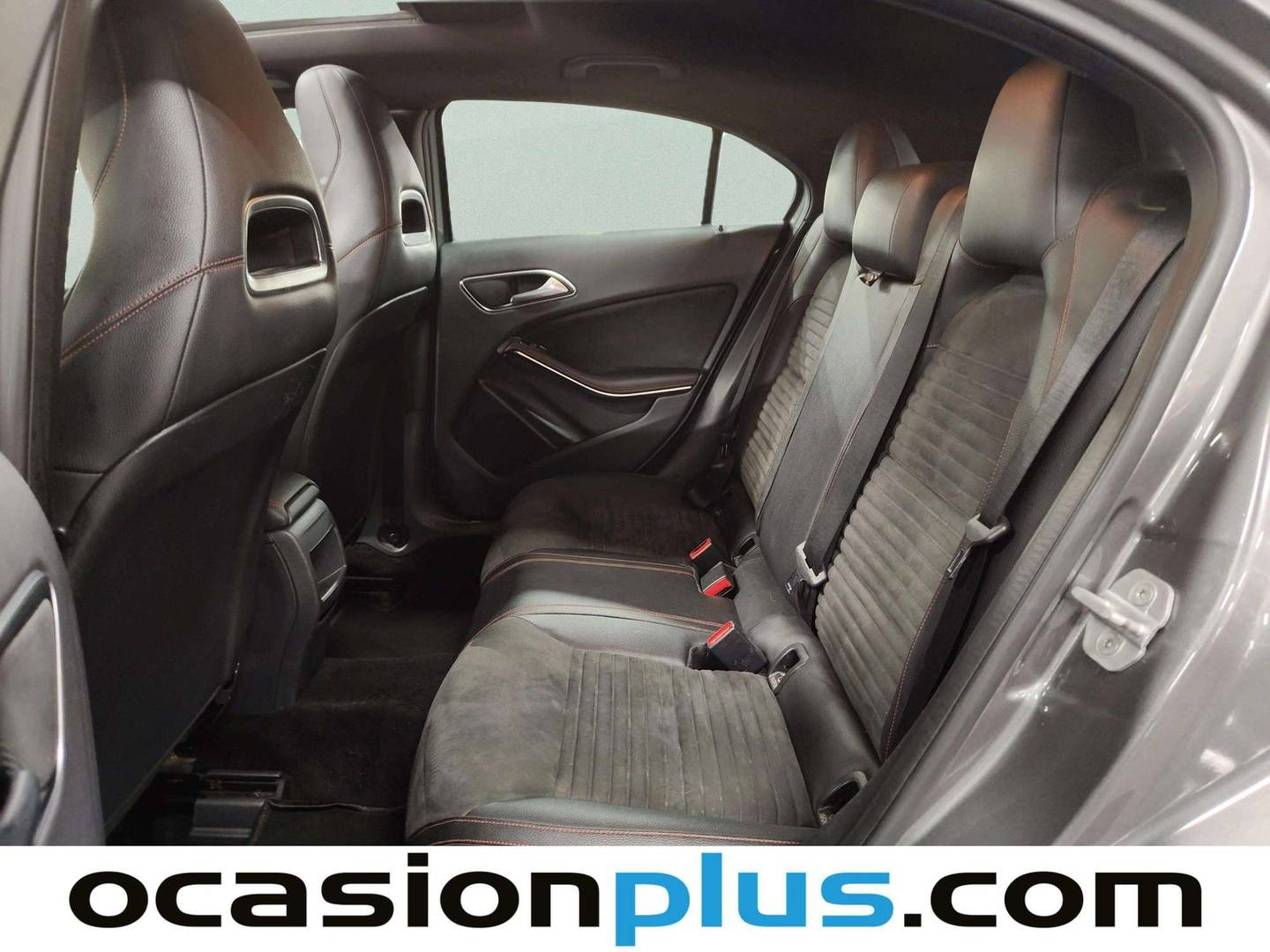 Foto asientos traseros Mercedes Clase A Mercedes Clase A 200 d AMG Line (136 CV)