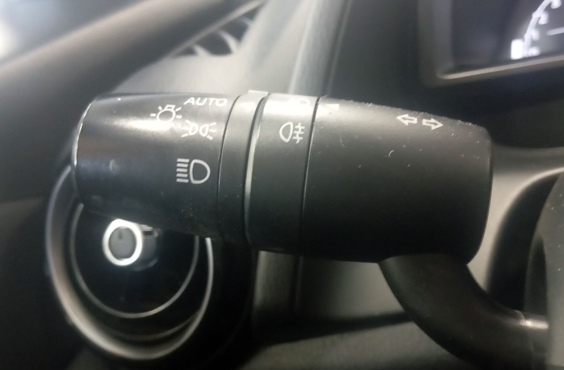 Mazda2 1.5 GE Black Tech Edition - foto 23